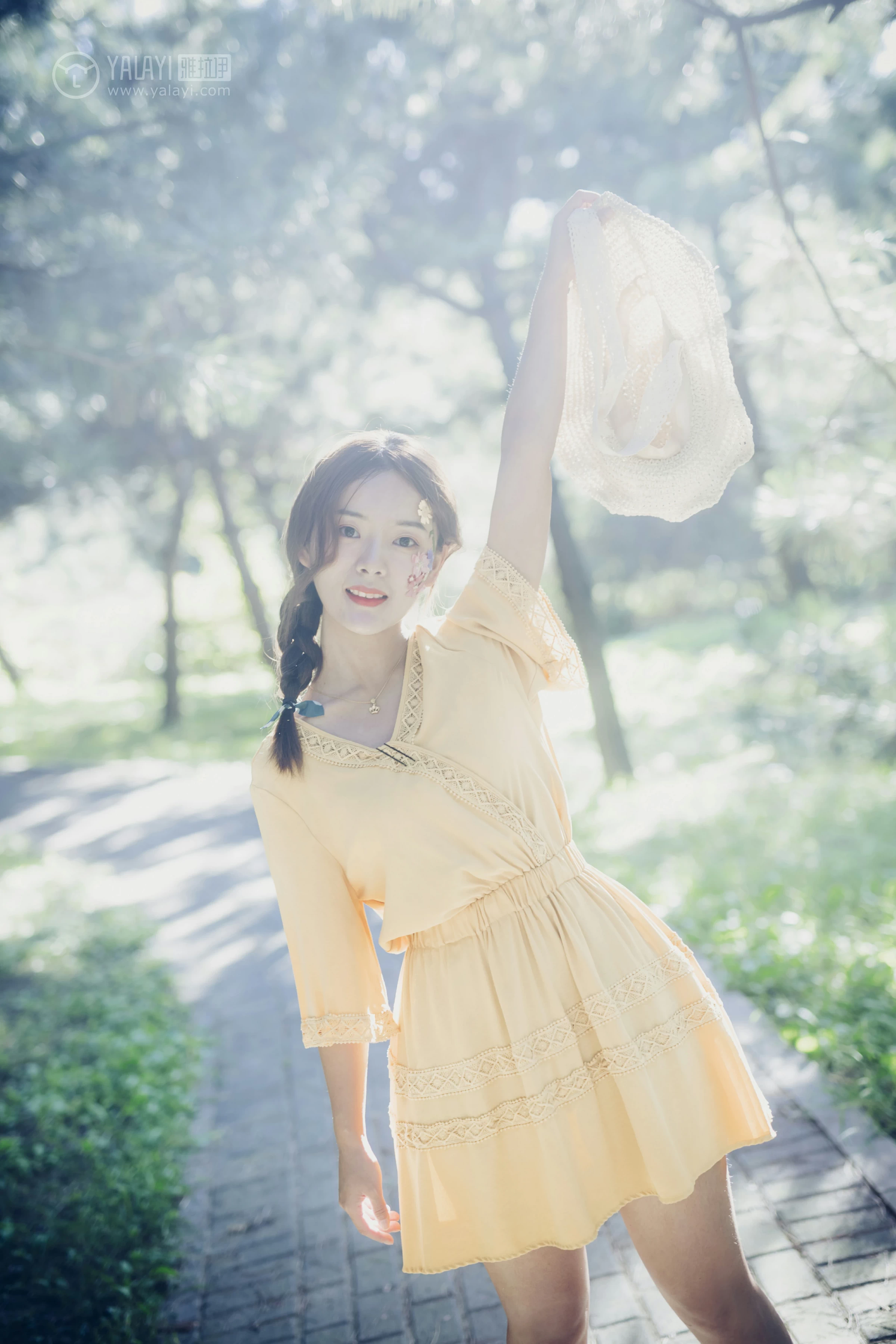 [YALAYI雅拉伊]NO.117 夏日小清新 白日梦 黄色蕾丝连衣裙清纯私房写真集第2张