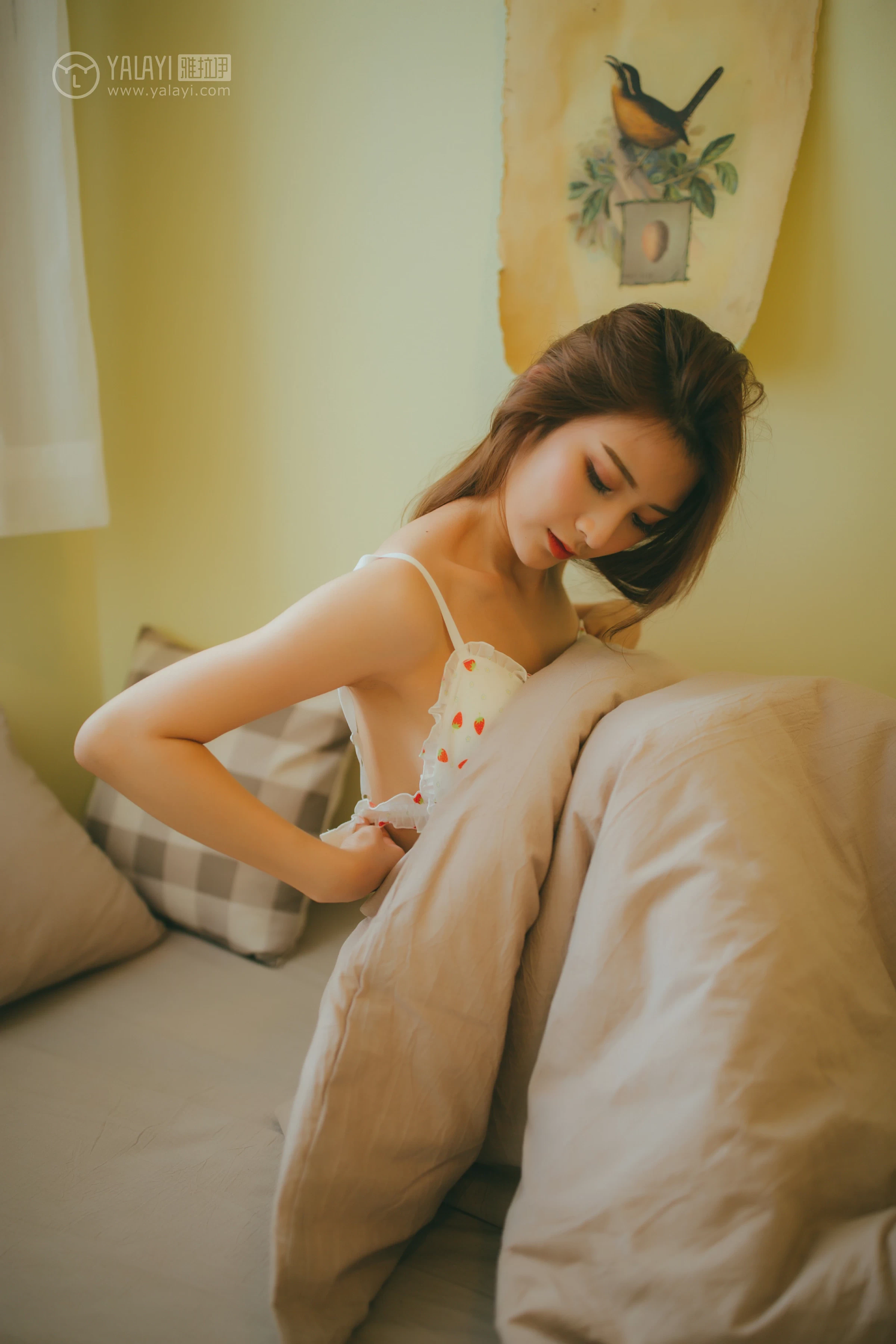 [YALAYI雅拉伊]NO.121 宅女 丸糯糯 白色情趣内衣与高中女生制服性感私房写真集第2张