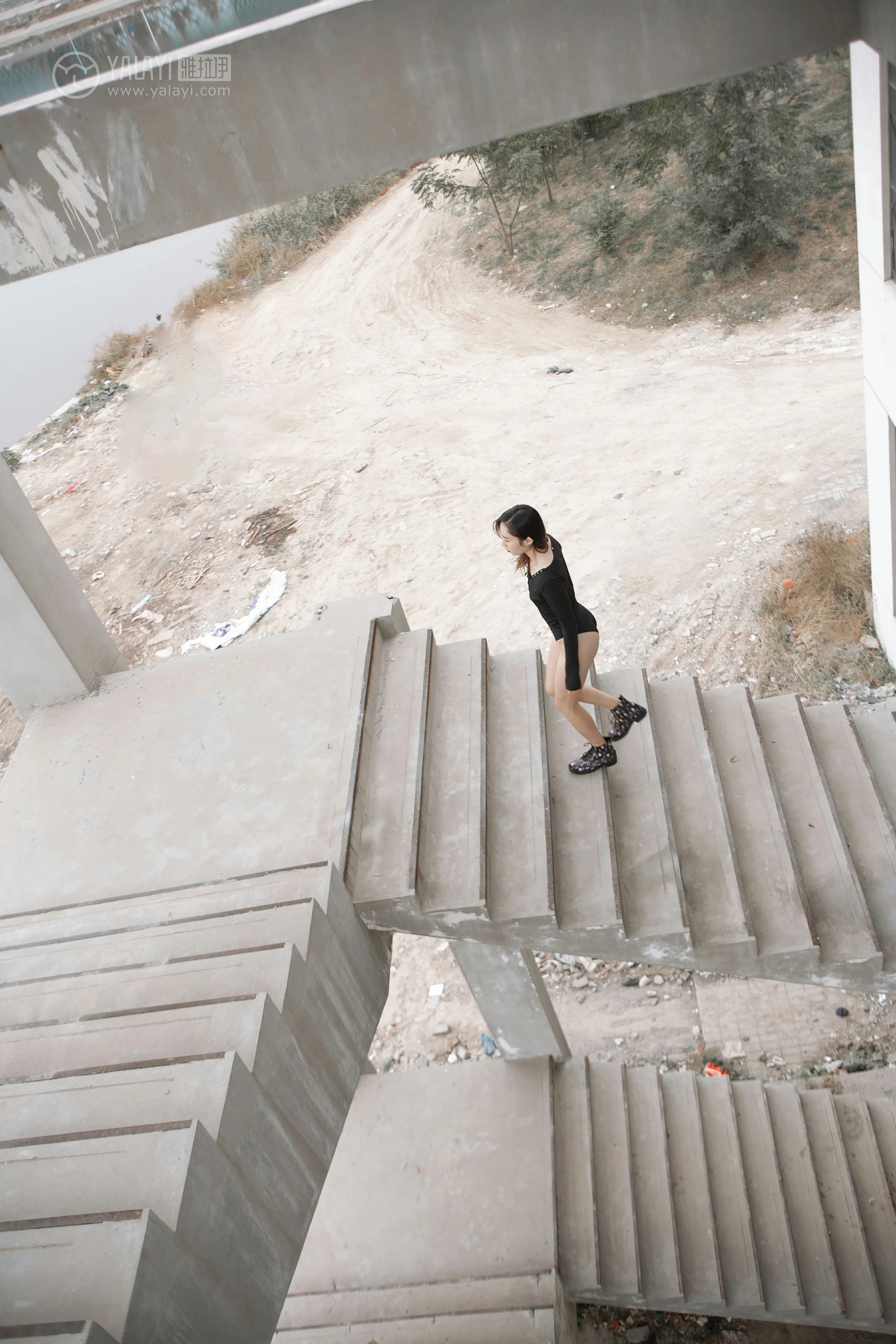 [YALAYI雅拉伊]NO.122 黑色禁地 熏儿 黑色紧身连体衣性感私房写真集第10张