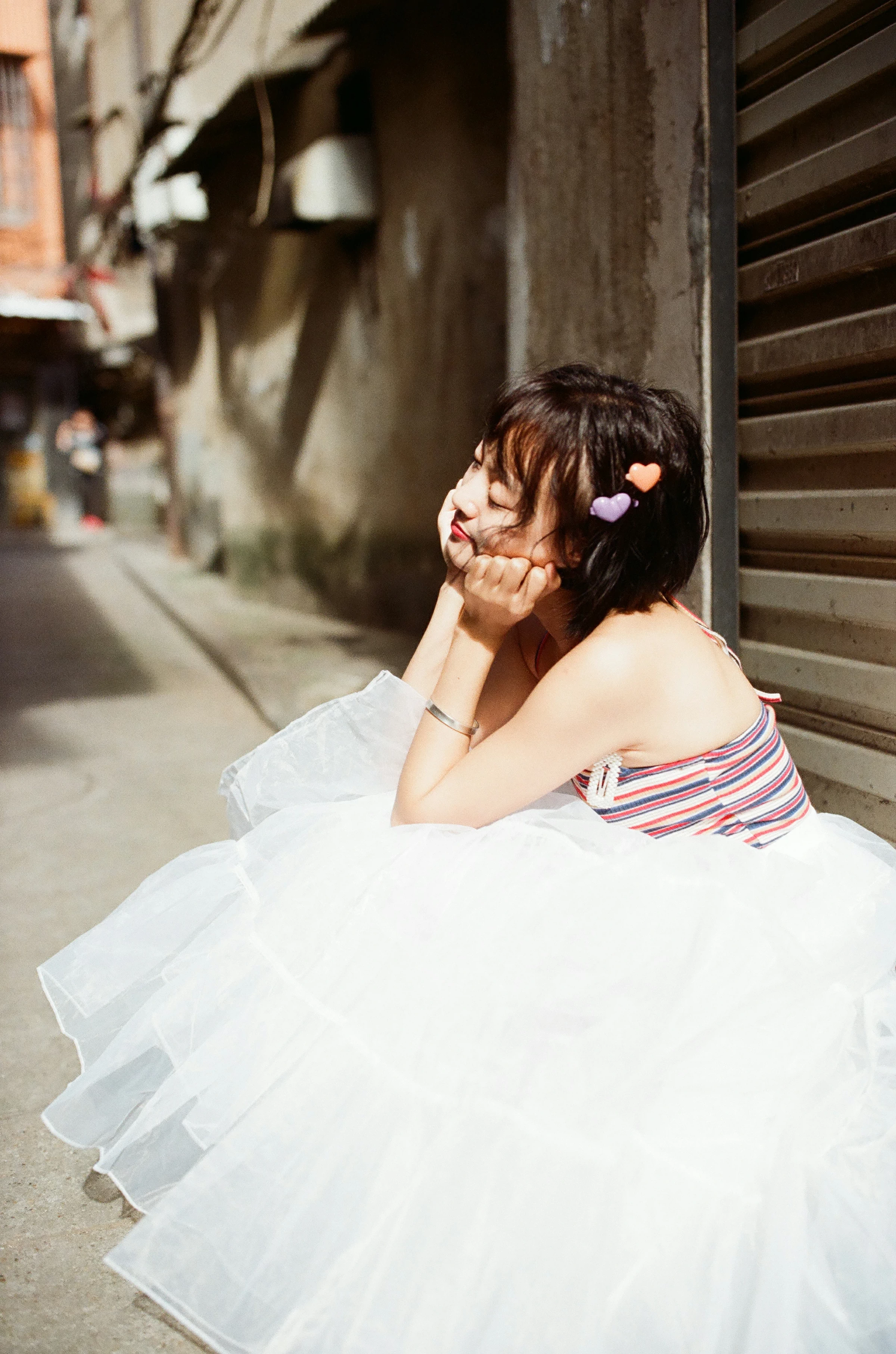 [YALAYI雅拉伊]NO.131 游街 米粒米粒 彩色背心与牛仔外套加白色透视裙私房写真集第14张