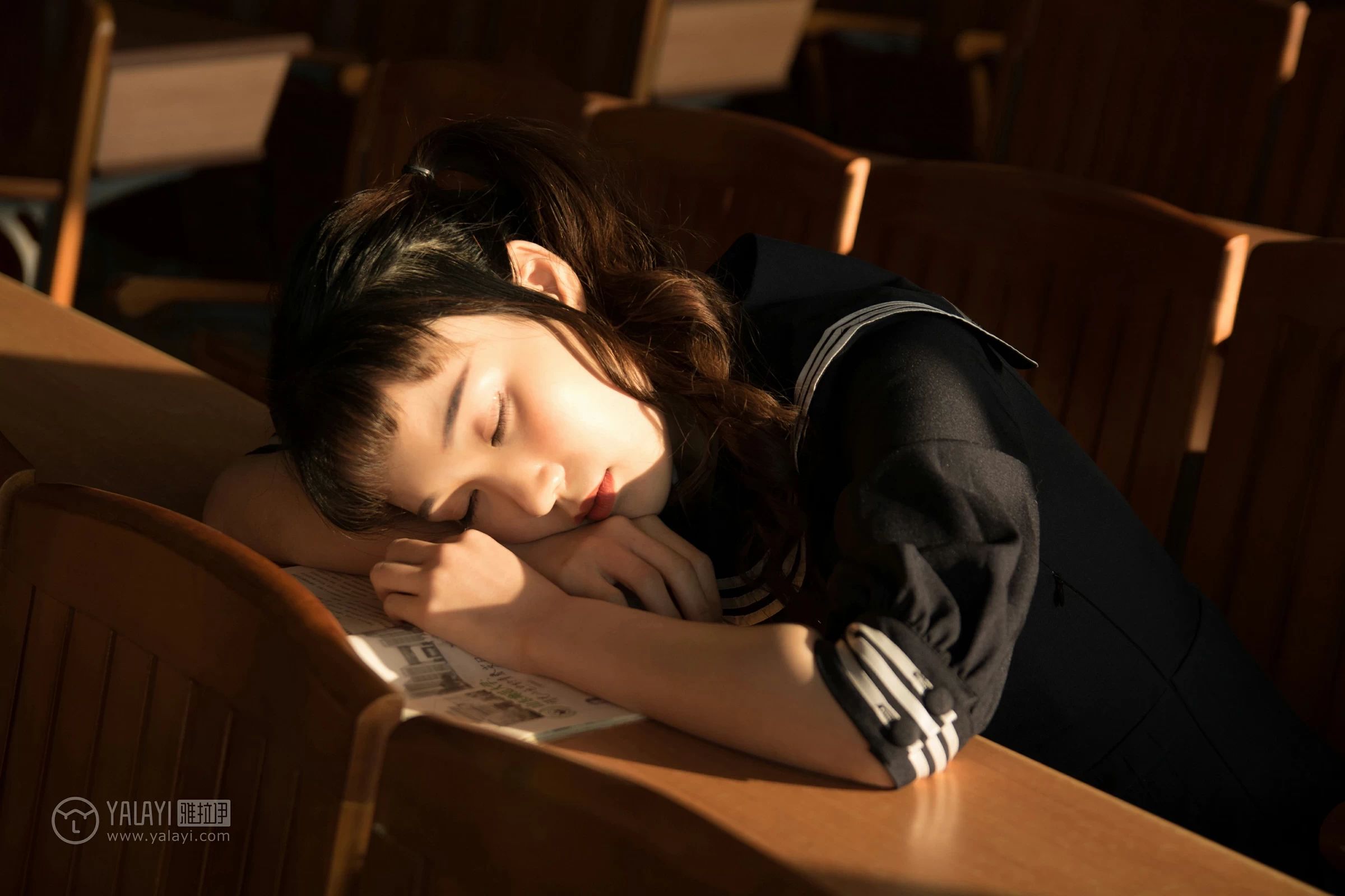 [YALAYI雅拉伊]NO.147 等 奥莉 黑色高中女生制服裙清纯可爱私房写真集第11张