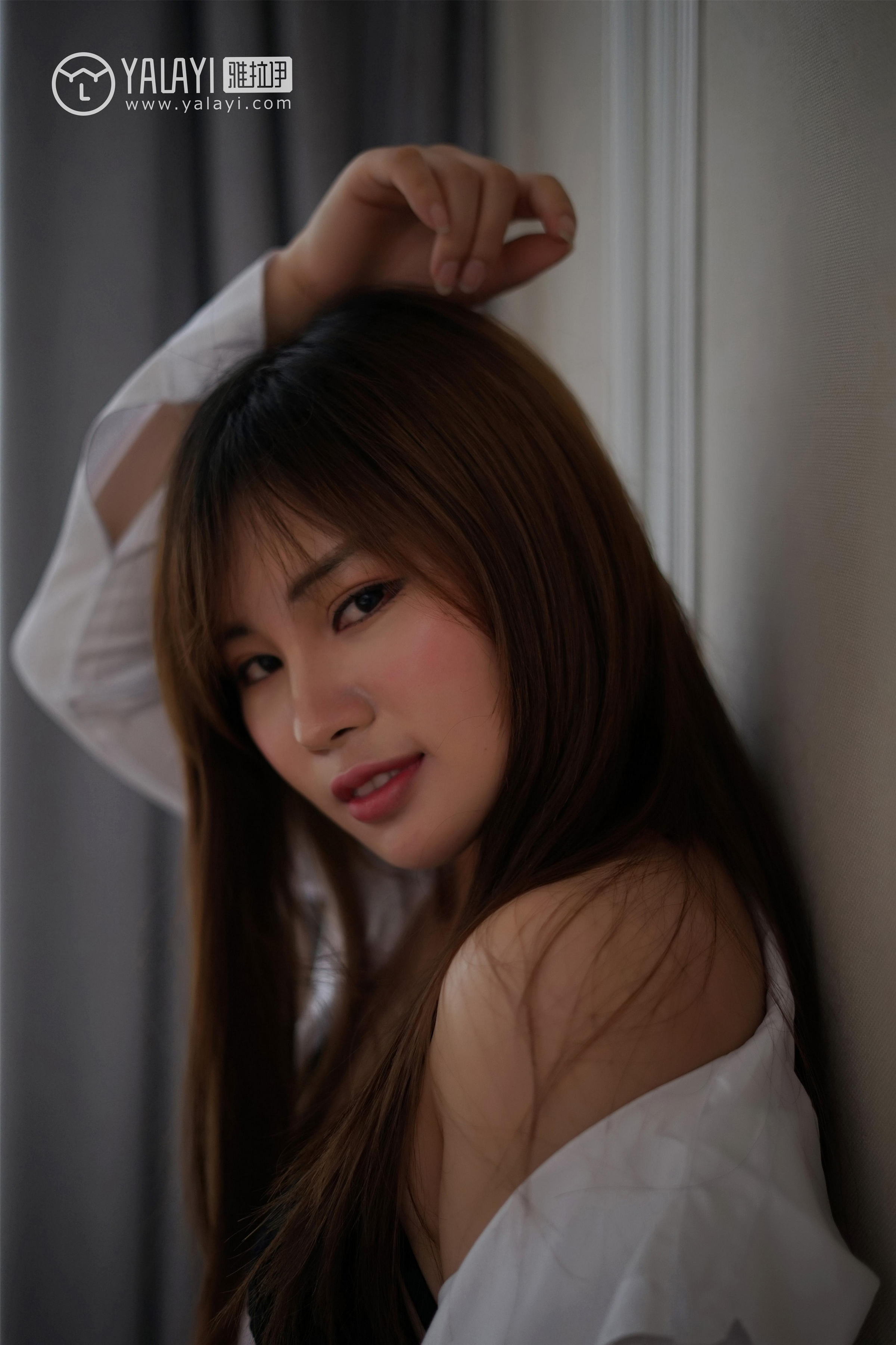 [YALAYI雅拉伊]NO.002 妮妮的黑丝诱惑 艾妮妮 性感女警官制服与短裙加黑色丝袜美腿私房写真集第7张