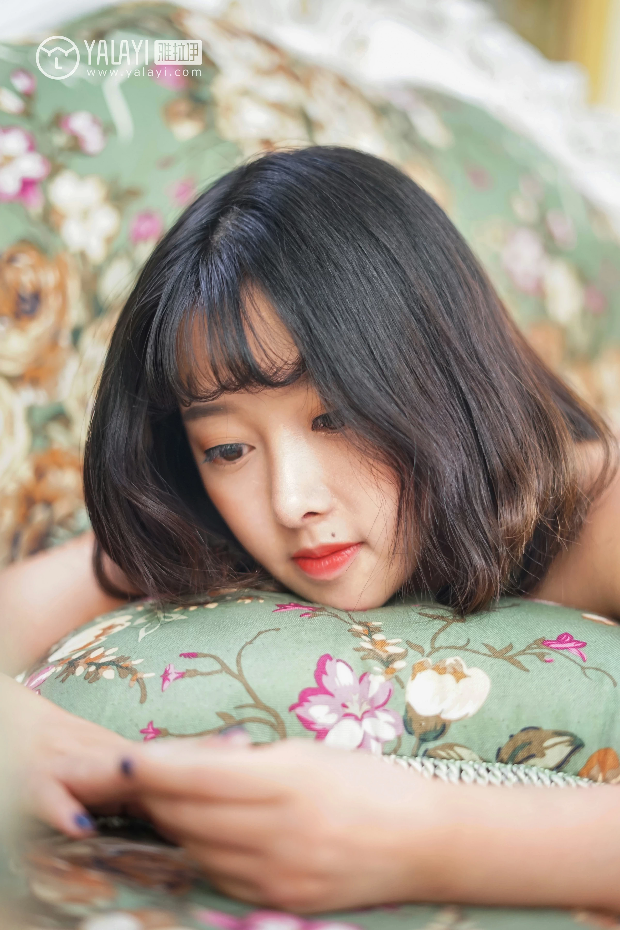 [YALAYI雅拉伊]NO.025 醉在红酒杯里 王小淼 红色蕾丝塑身内衣与红色浴袍性感私房写真集第9张