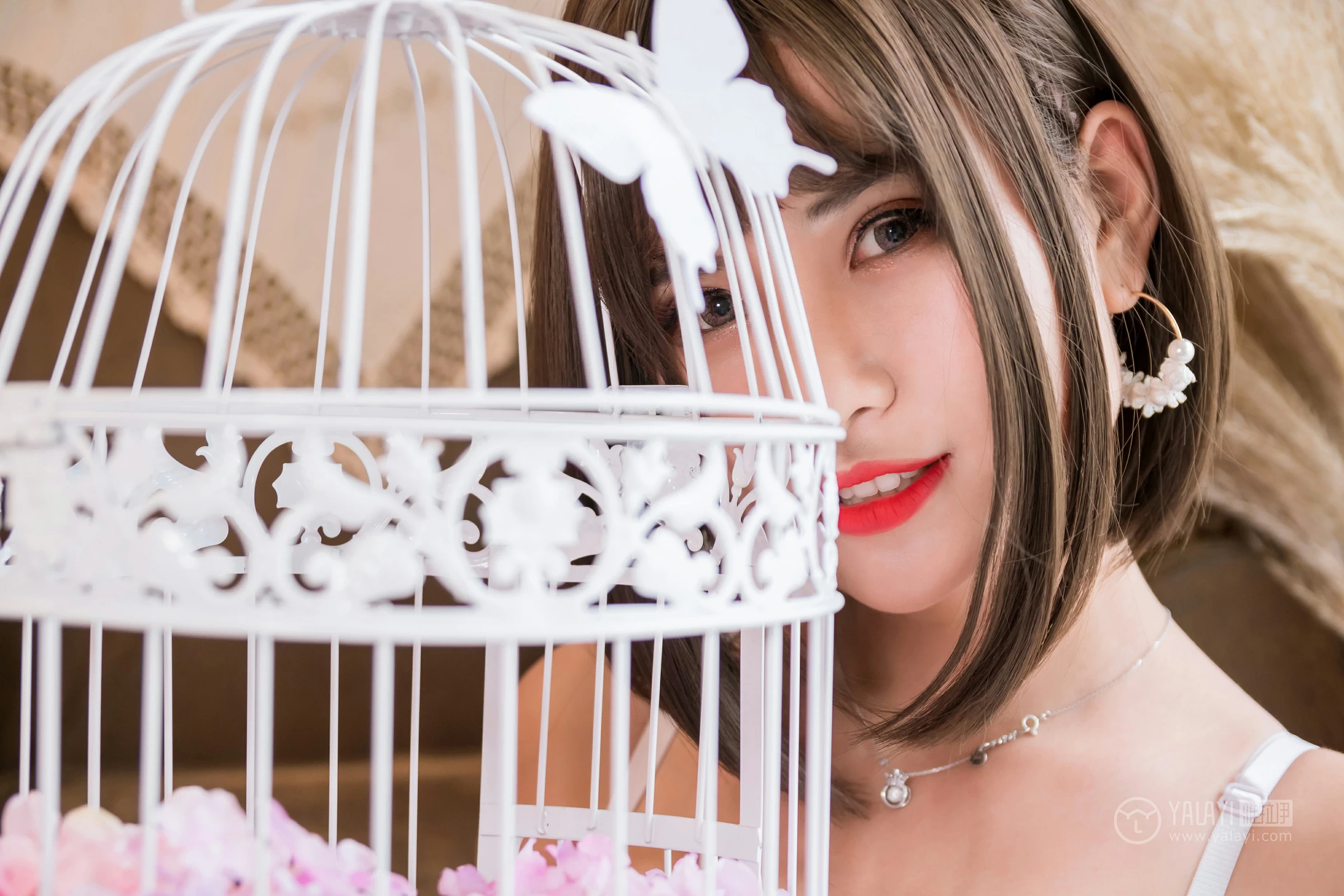 [YALAYI雅拉伊]No.190 情趣盎然 宝儿 透视镂空婚纱与情趣蕾丝内衣加白色丝袜美腿性感私房写真集第5张