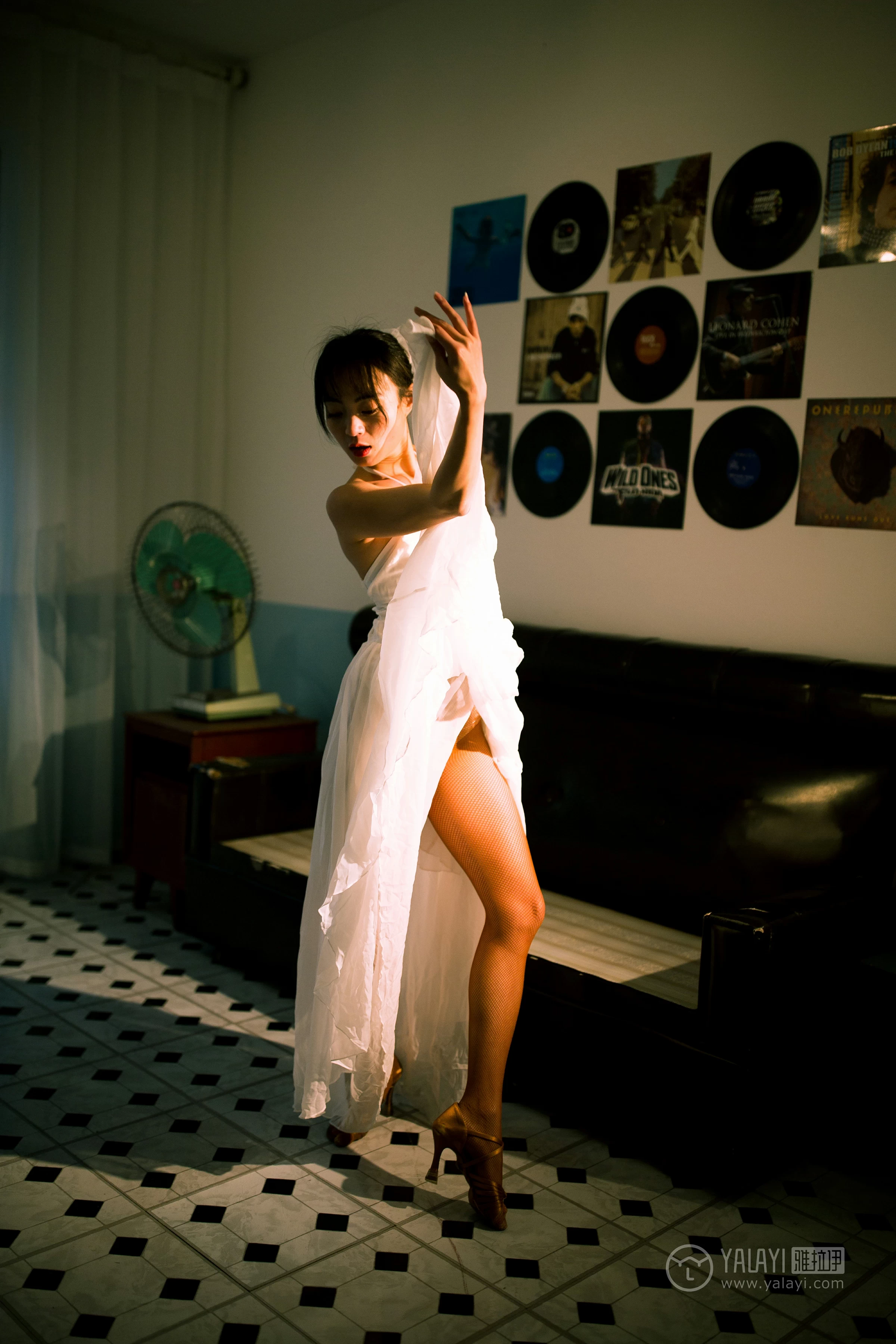 [YALAYI雅拉伊]No.191 轻舞飞扬 米粒米粒 白色吊带裸背婚纱连衣裙性感私房写真集第5张