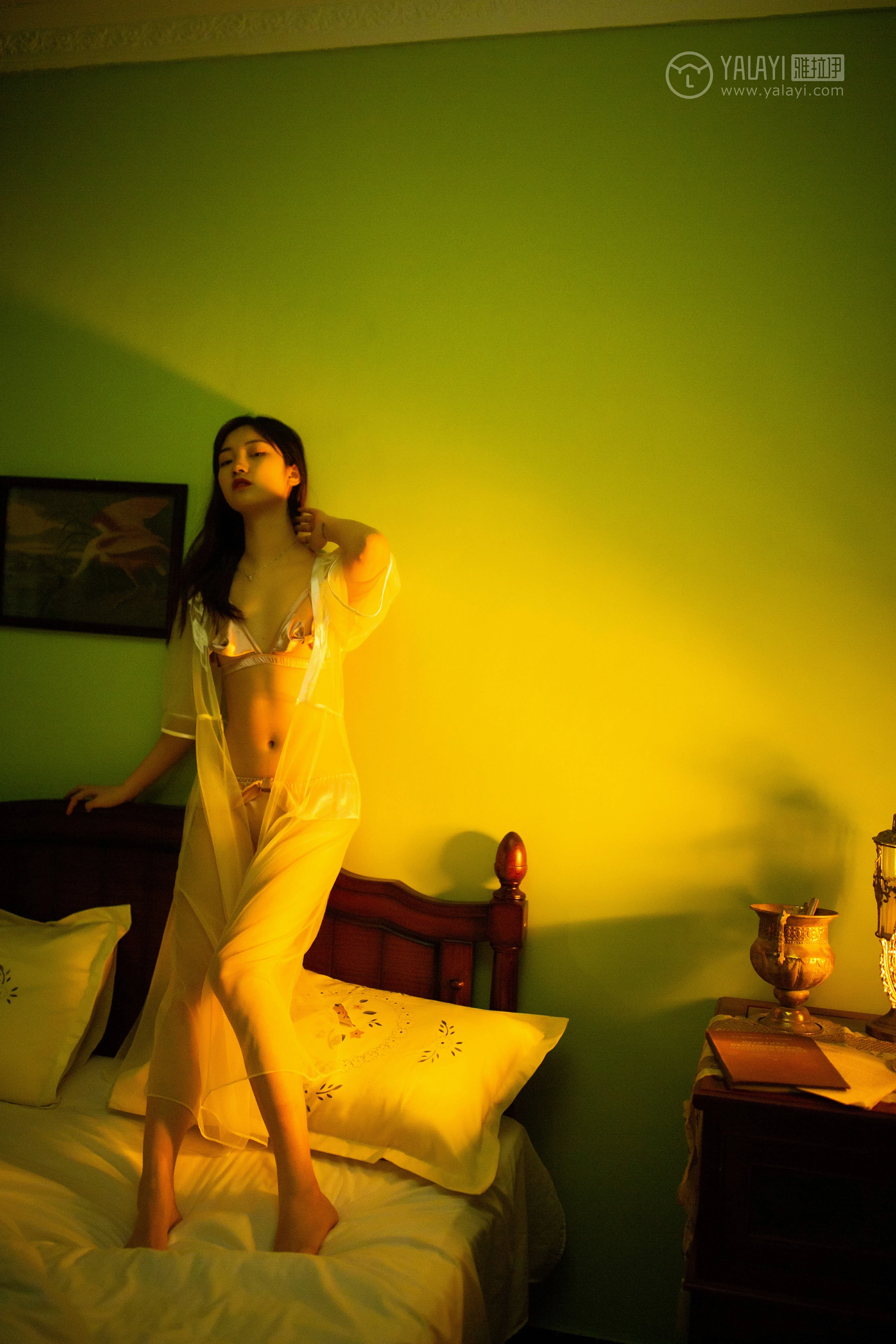 [YALAYI雅拉伊]No.233 《爱囚》 天蓝酱 白色透视睡衣加金色情趣内衣性感私房写真集第12张