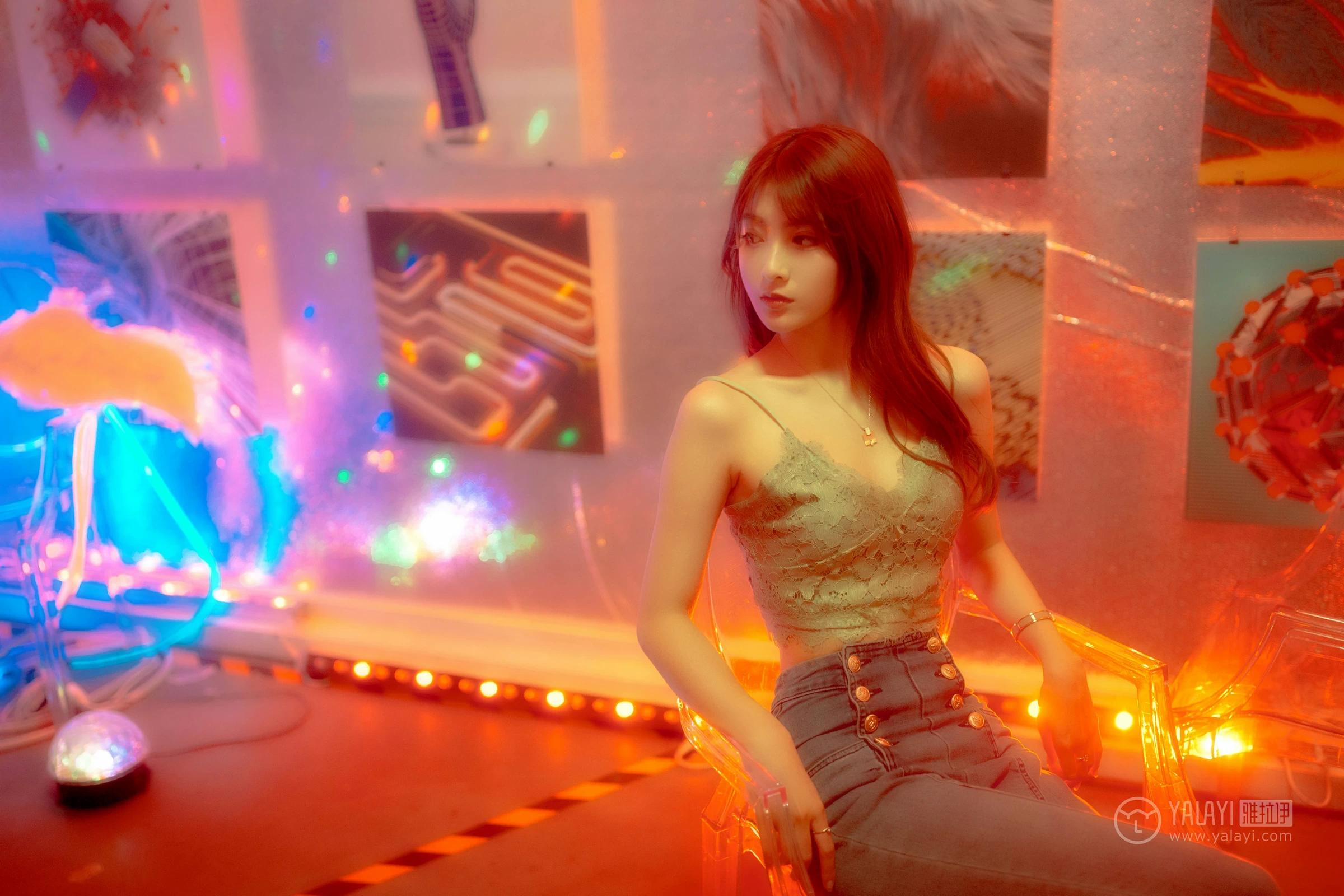 [YALAYI雅拉伊]No.245 无关痛痒 丸糯糯 米色外套与灰色蕾丝内衣加紧身牛仔裙裤性感私房写真集第8张