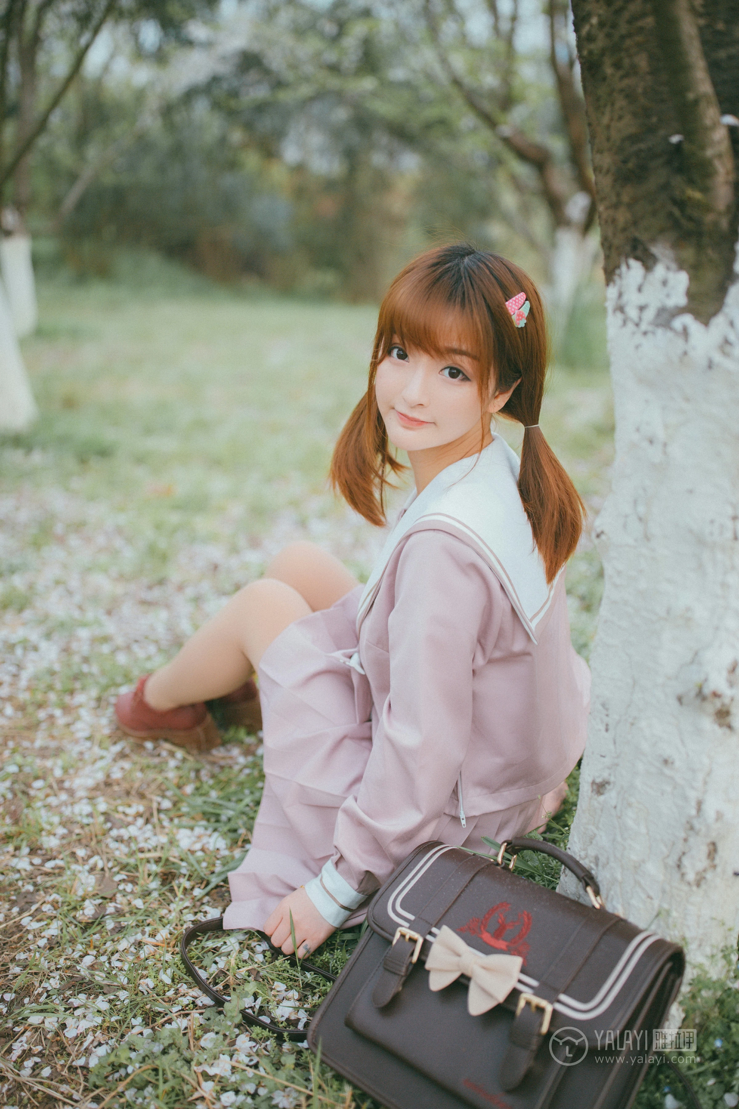 [YALAYI雅拉伊]No.246 樱花樱花想见你 团团 日本高中女生制服加肉色丝袜美腿性感私房写真集第18张