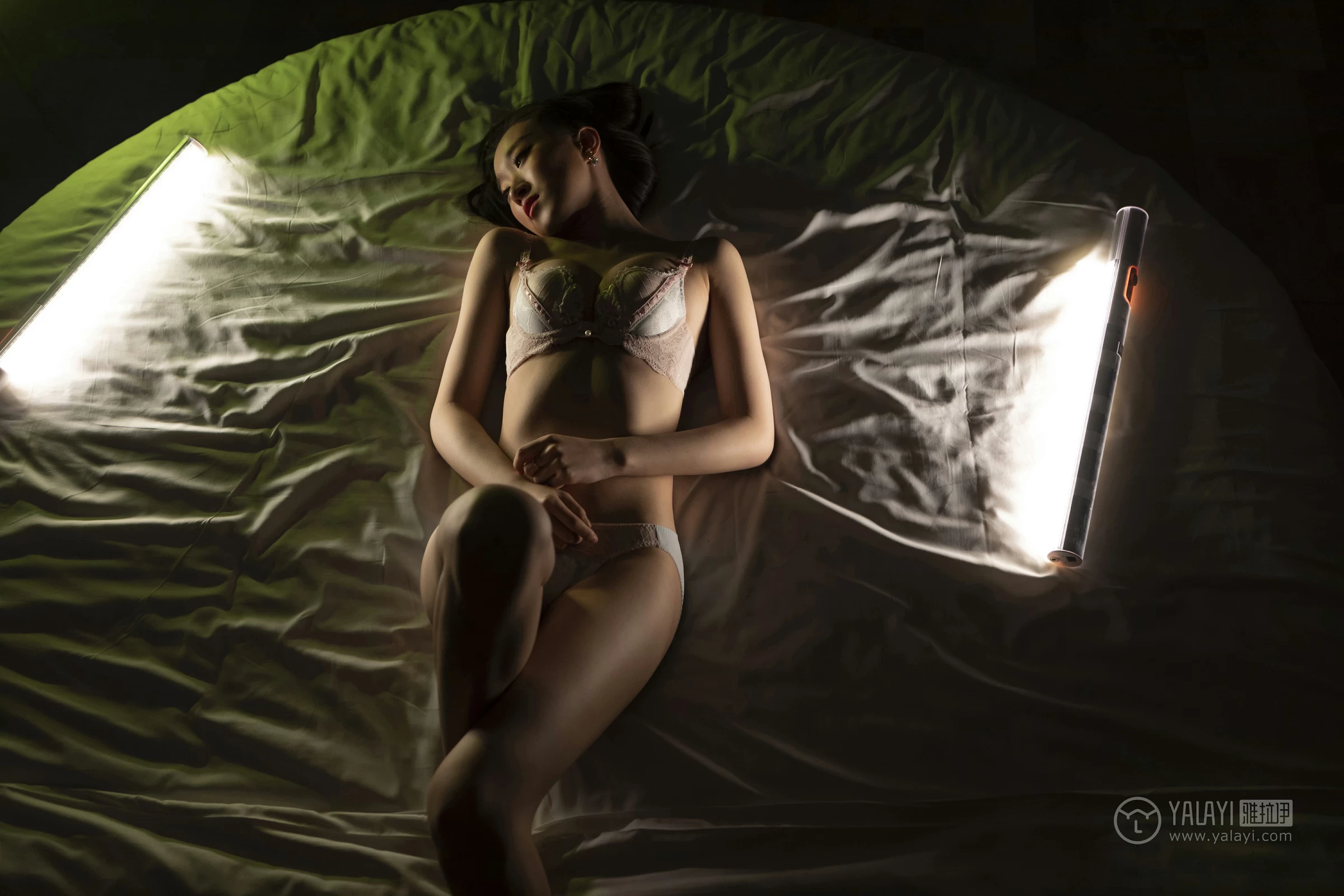 [YALAYI雅拉伊]No.257 满园春色 心怡 粉色蕾丝内衣居家性感私房写真集第3张