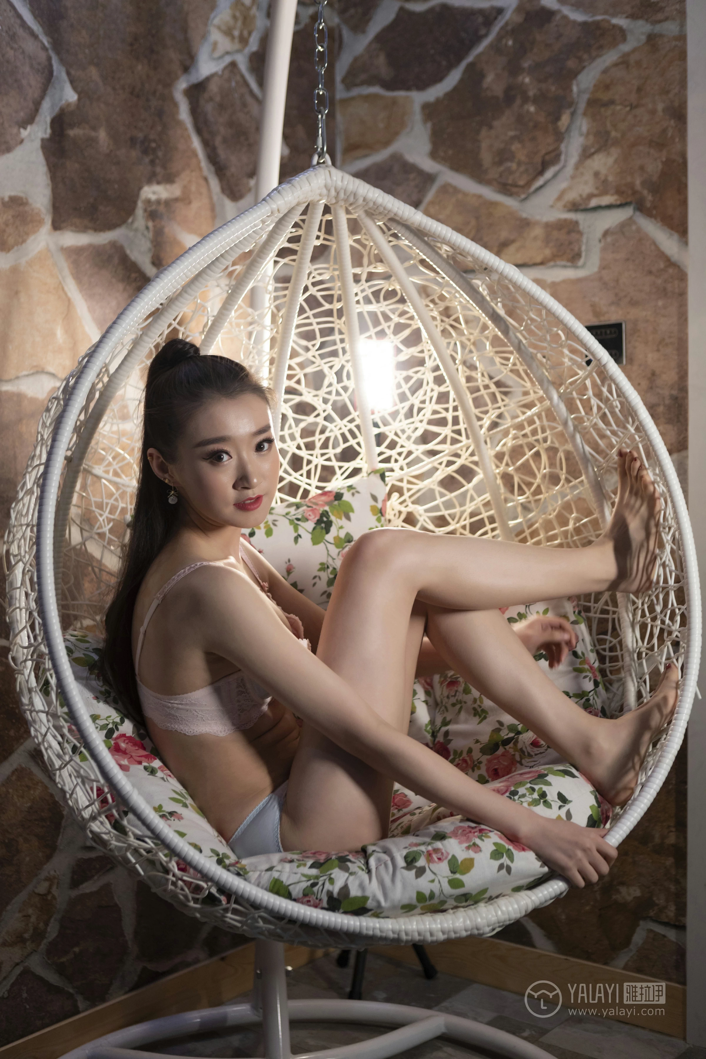 [YALAYI雅拉伊]No.257 满园春色 心怡 粉色蕾丝内衣居家性感私房写真集第7张