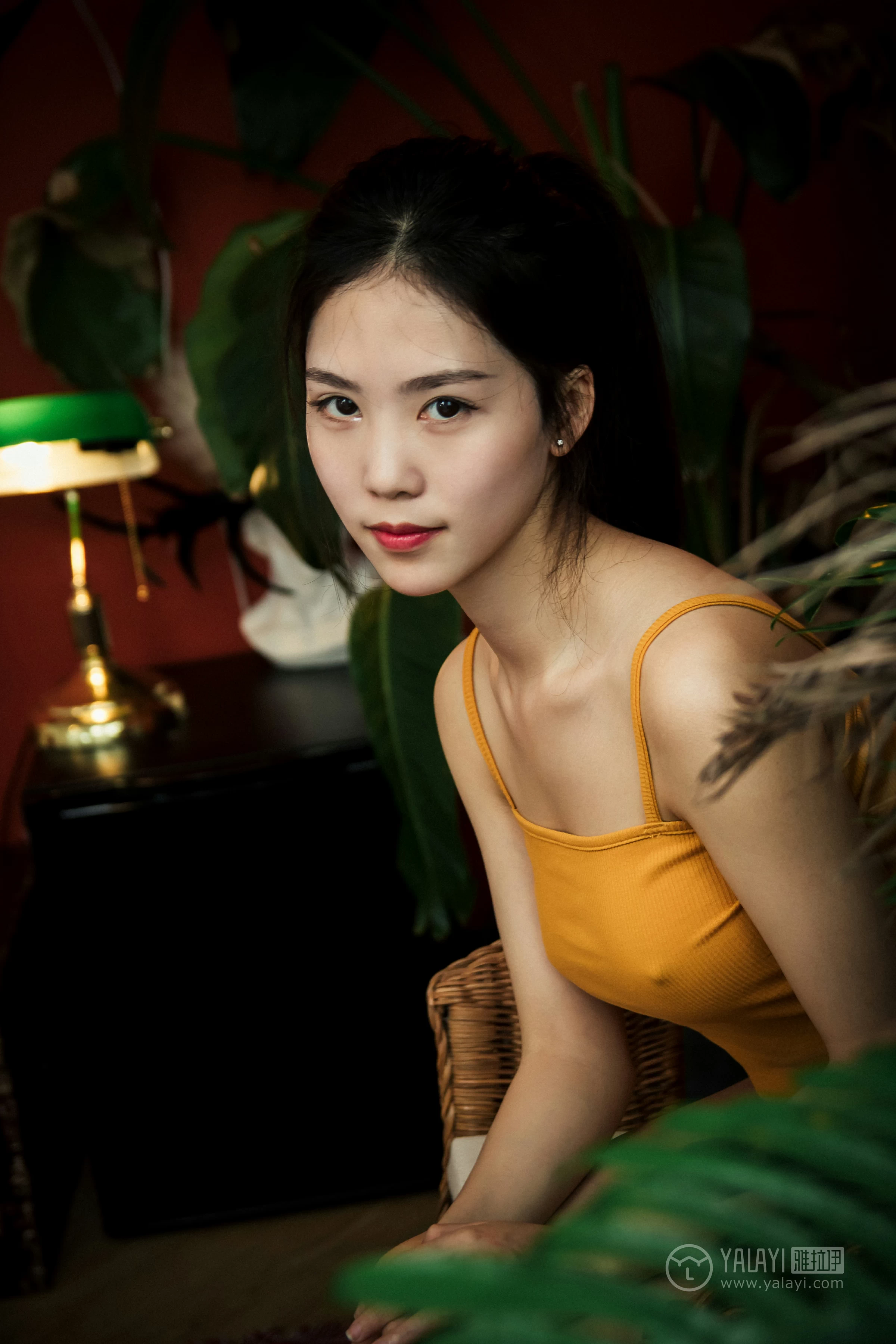 [YALAYI雅拉伊]No.267 鸢 阿瞬 橙色性感小背心加白色内裤私房写真集第13张