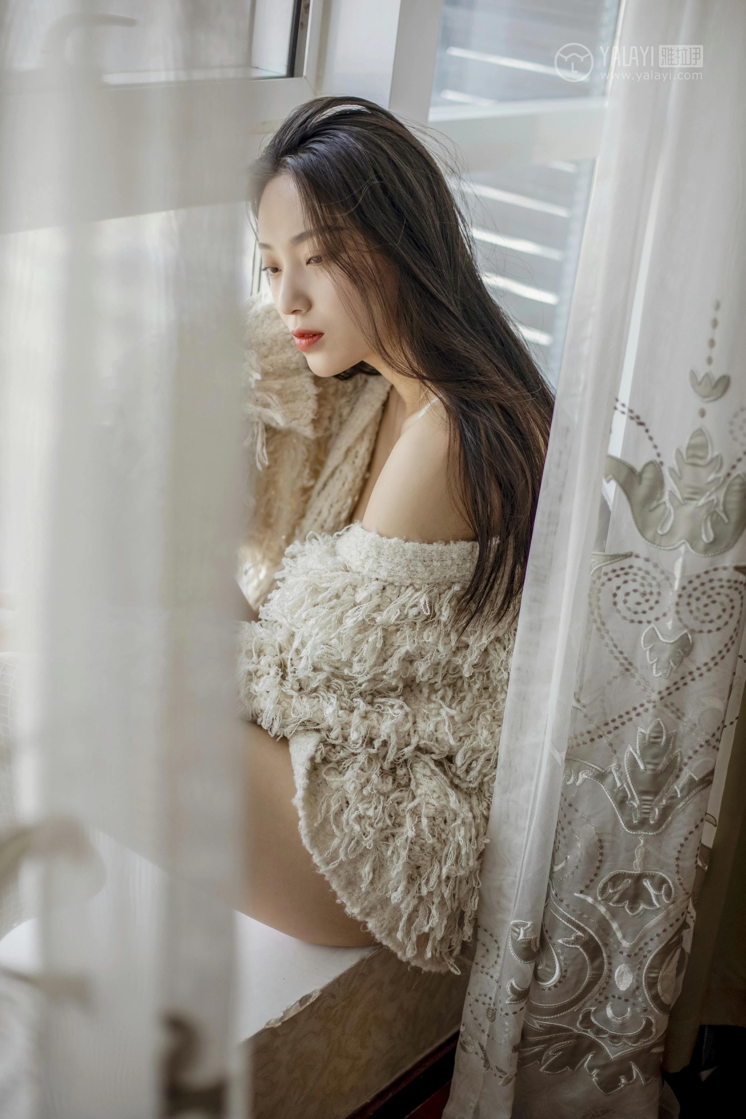 [YALAYI雅拉伊]No.281 你的样子 楚薇 米色睡衣加白色蕾丝内衣性感私房写真集第5张