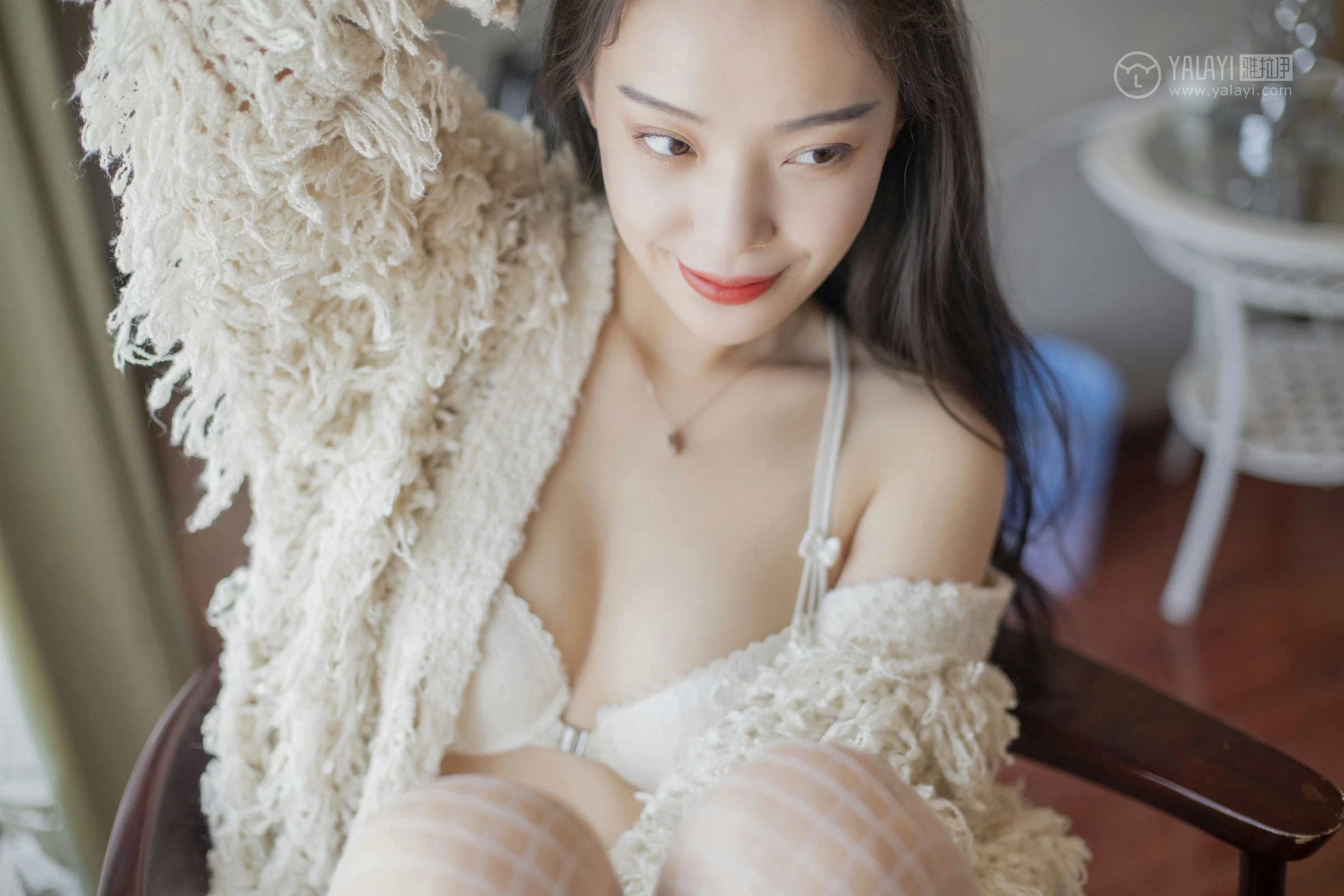 [YALAYI雅拉伊]No.281 你的样子 楚薇 米色睡衣加白色蕾丝内衣性感私房写真集第10张