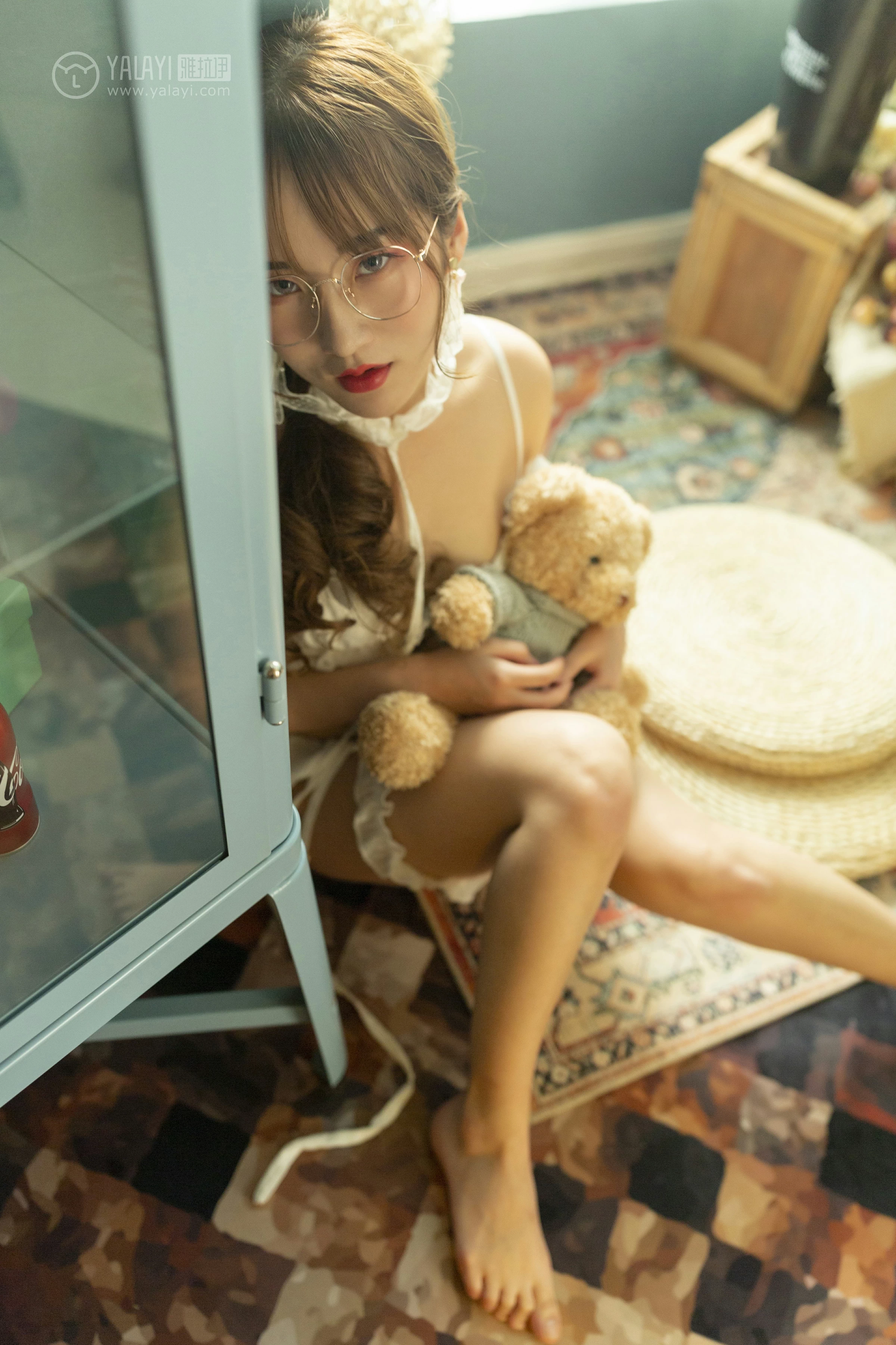 [YALAYI雅拉伊]No.298 老师的假日 顾盼兮 白色情趣内衣性感私房写真集第5张