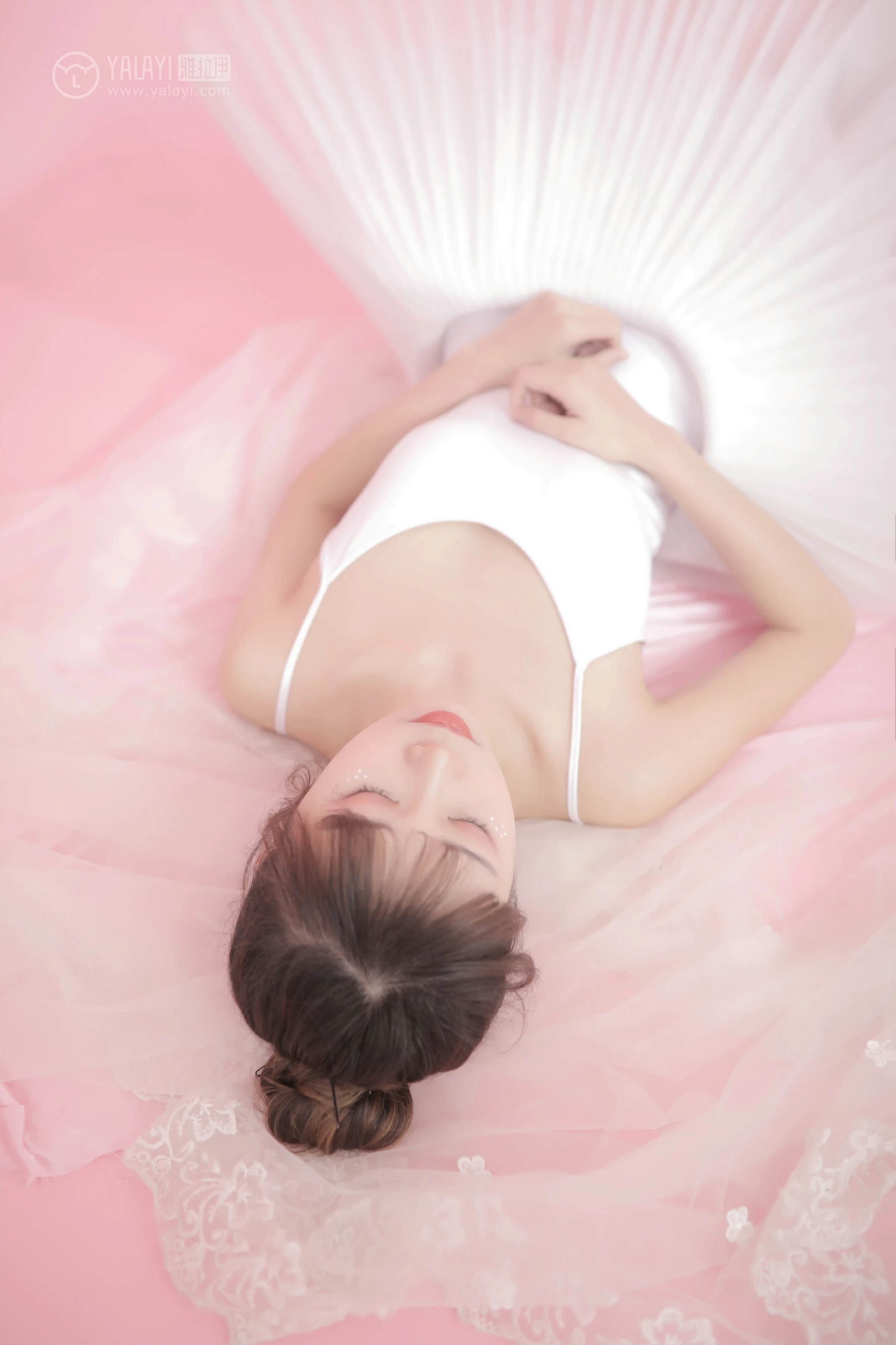 [YALAYI雅拉伊]No.303 花仙 花儿 白色镂空连衣裙与白色芭蕾舞裙性感私房写真集第7张