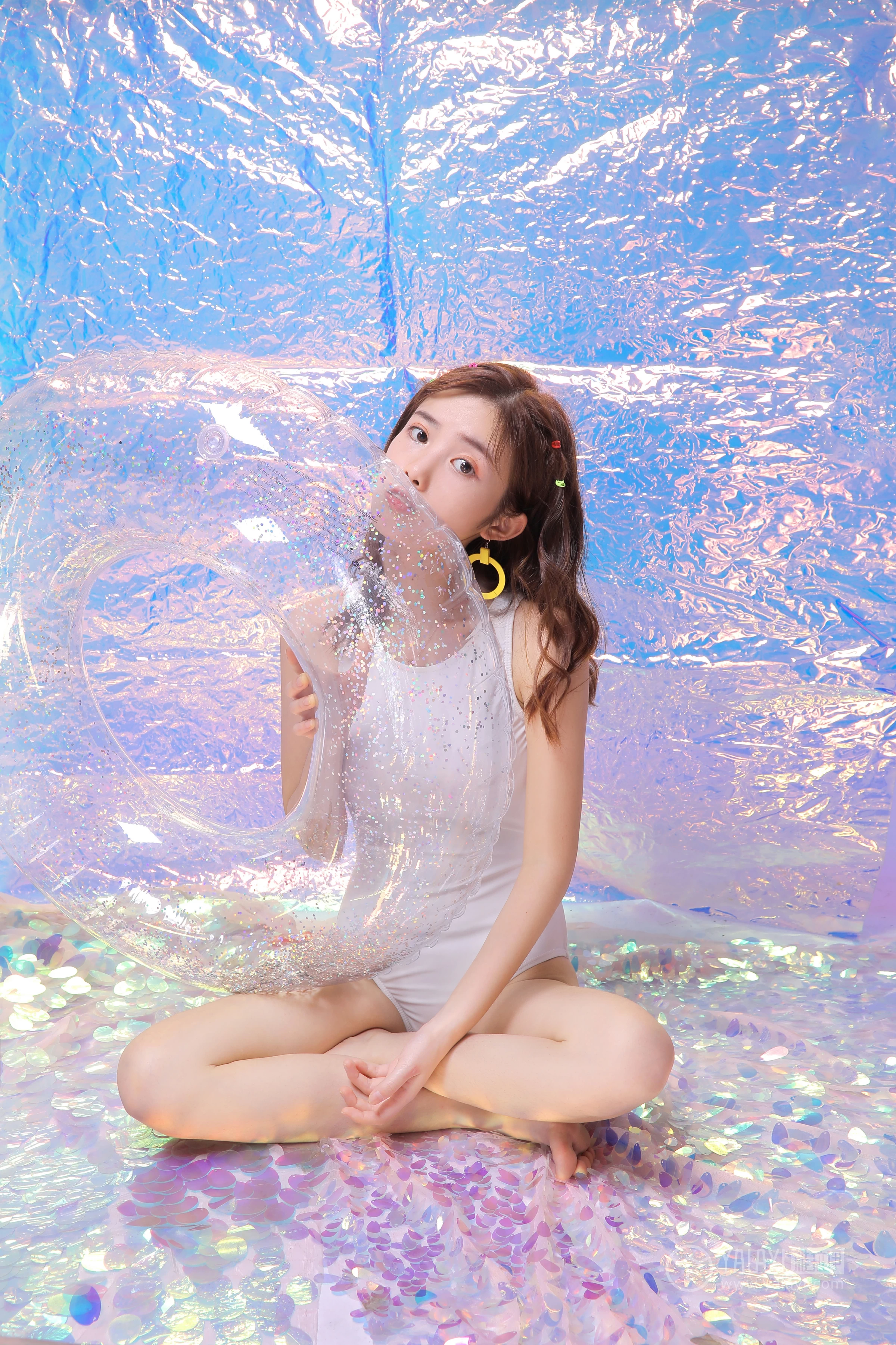 [YALAYI雅拉伊]No.307 闪亮女孩 圈圈 白色连体比基尼泳装性感私房写真集第4张