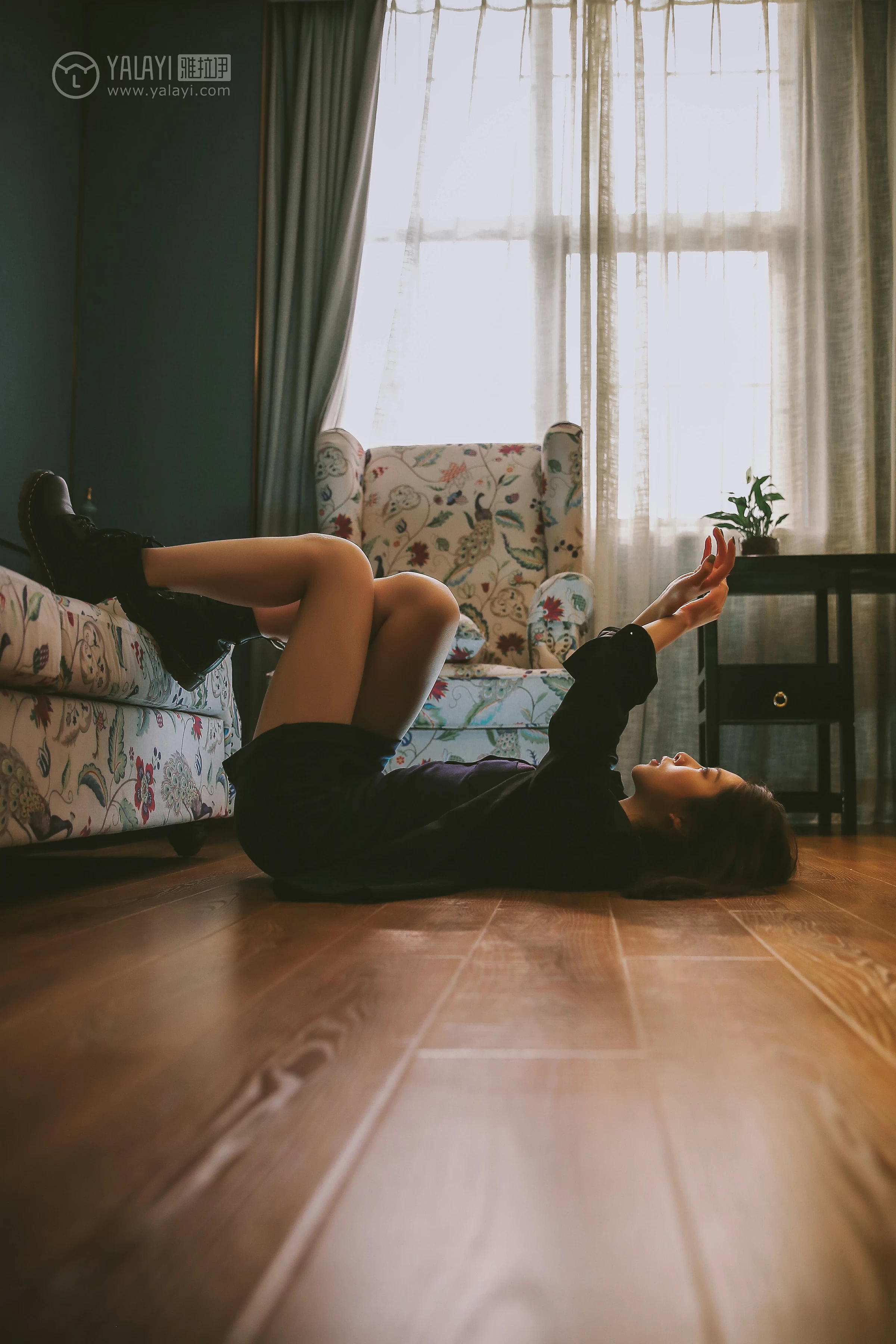 [YALAYI雅拉伊]No.308 蓝色房子 蓝心 黑色外套加蓝色连身制服裙性感私房写真集第7张