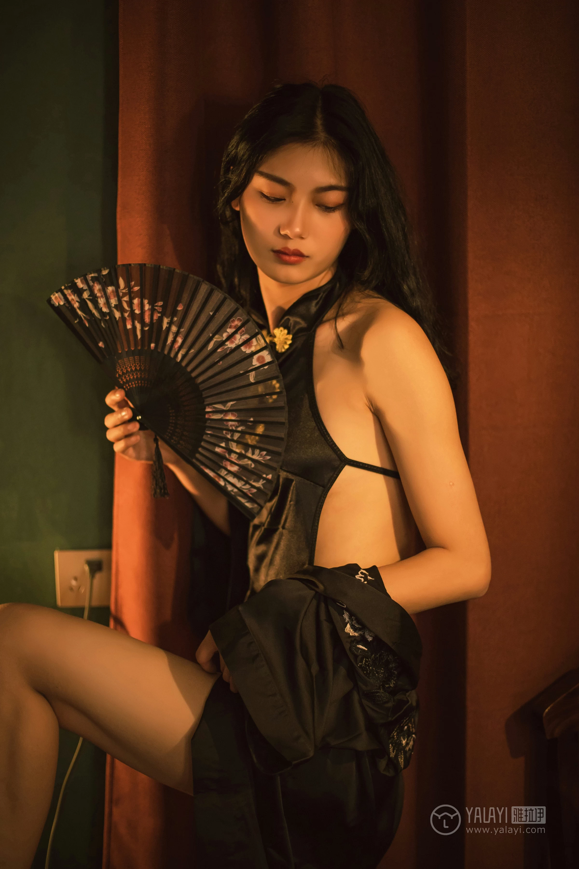 [YALAYI雅拉伊]No.309 夜来香 和风 黑色睡衣加黑色情趣旗袍性感私房写真集第8张
