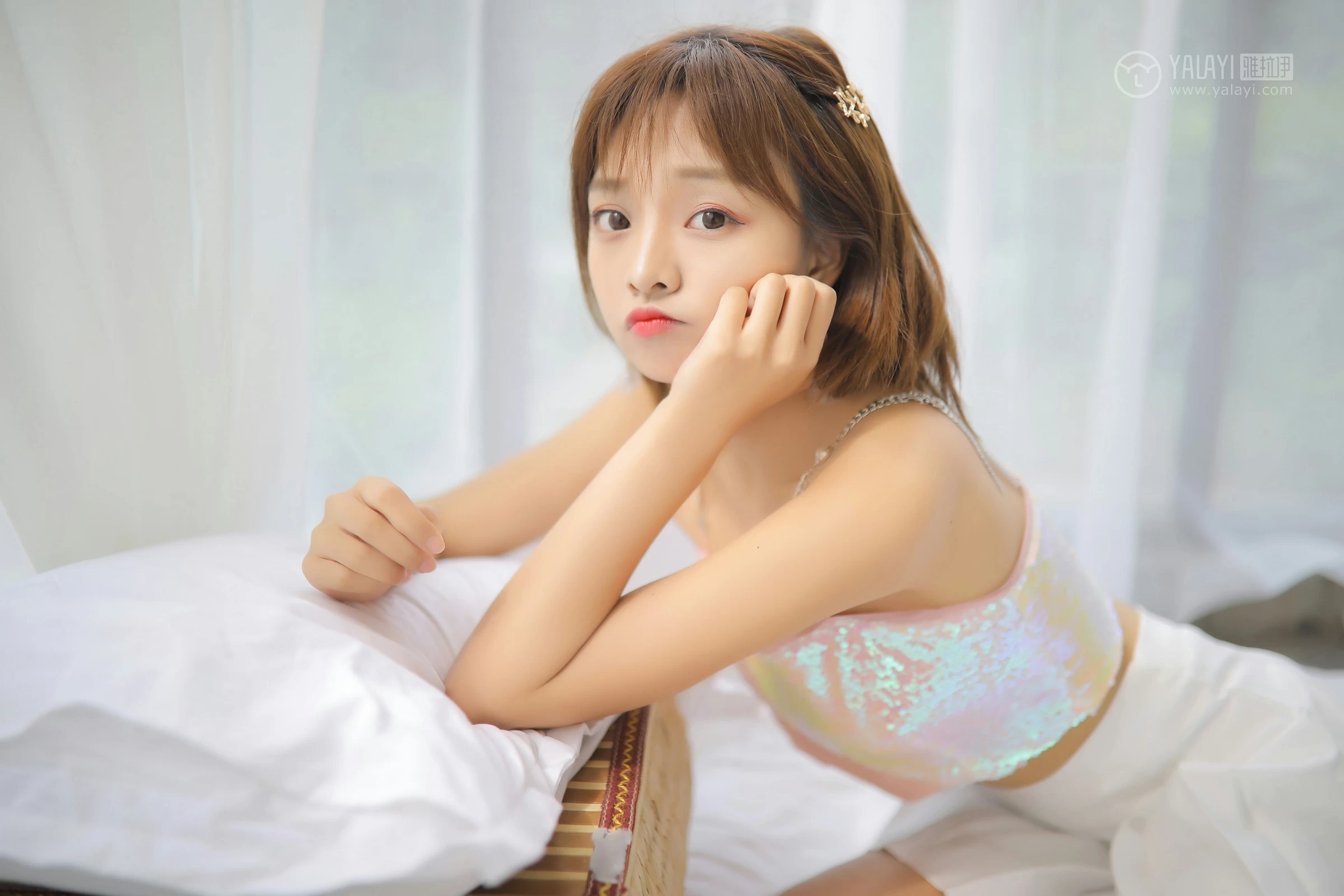[YALAYI雅拉伊]No.313 甜 肖霄 粉色吊带小背心加白色短裙清纯可爱私房写真集第2张