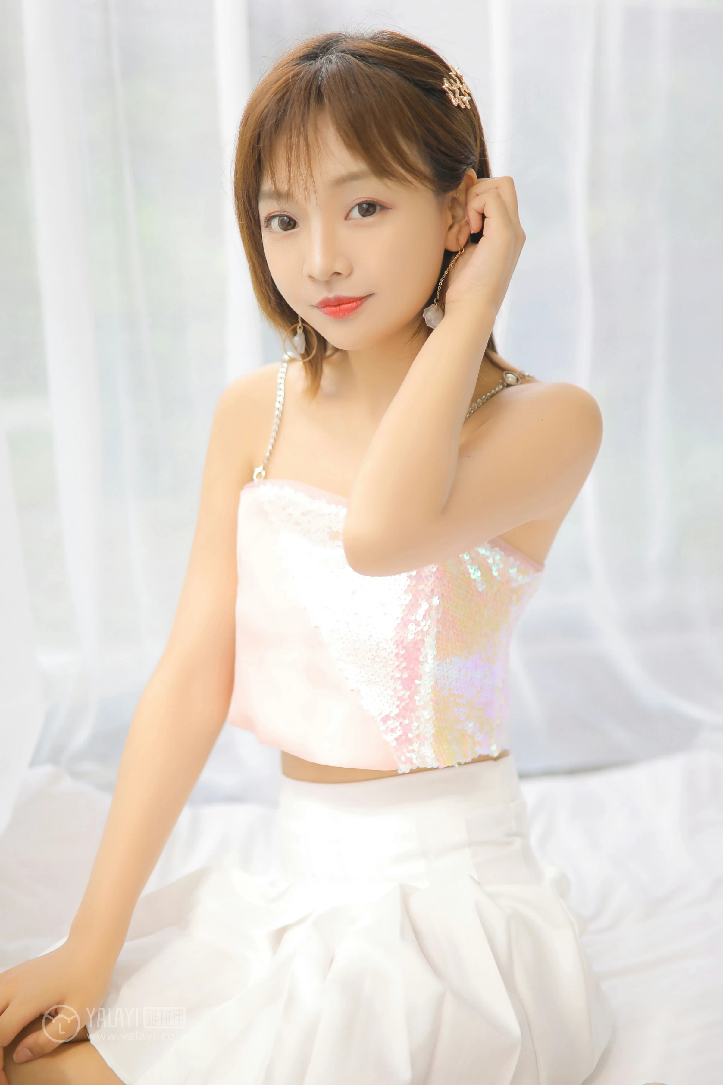 [YALAYI雅拉伊]No.313 甜 肖霄 粉色吊带小背心加白色短裙清纯可爱私房写真集第2张