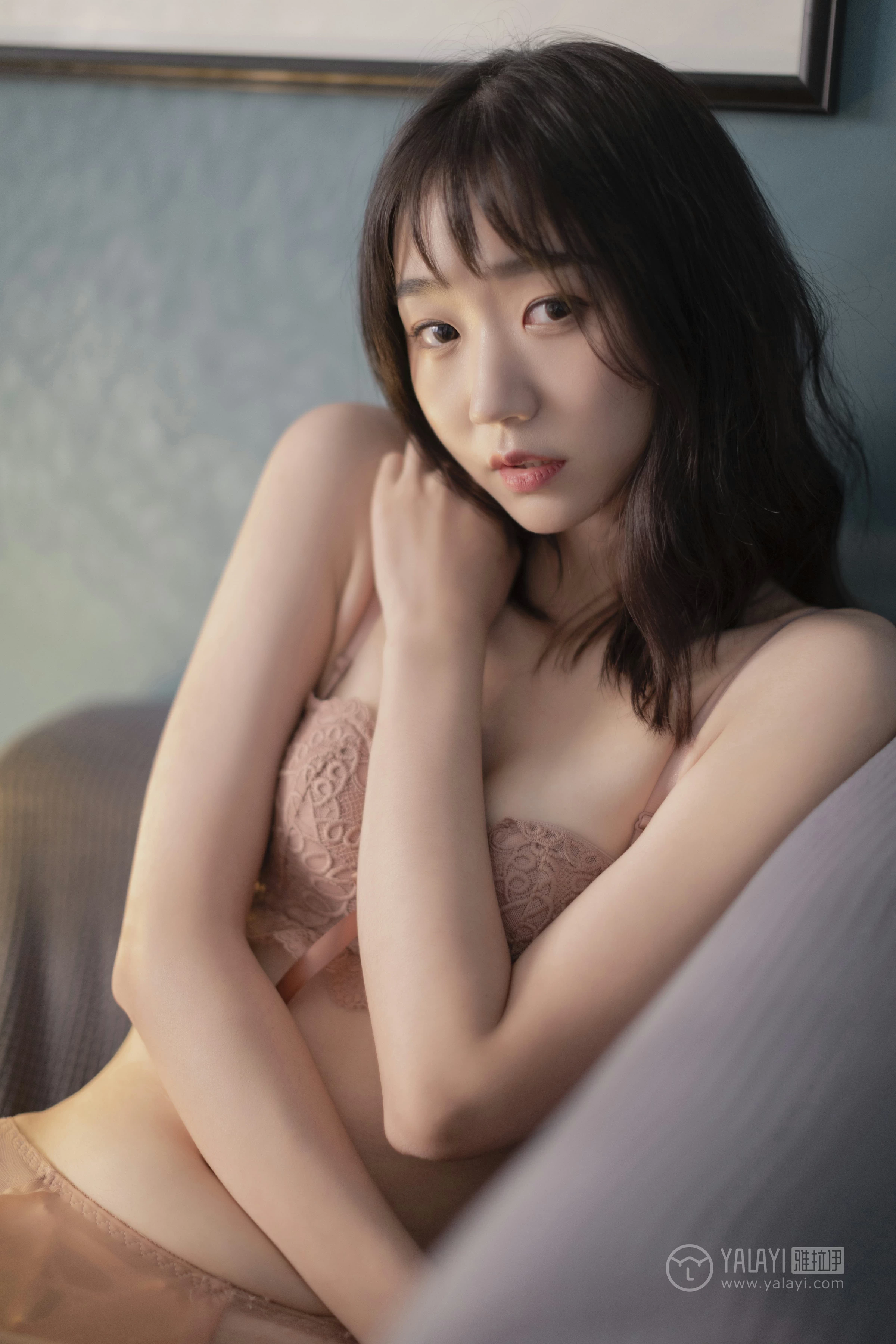 [YALAYI雅拉伊]No.321 阴天日记 念念 粉色蕾丝内衣居家性感私房写真集第3张