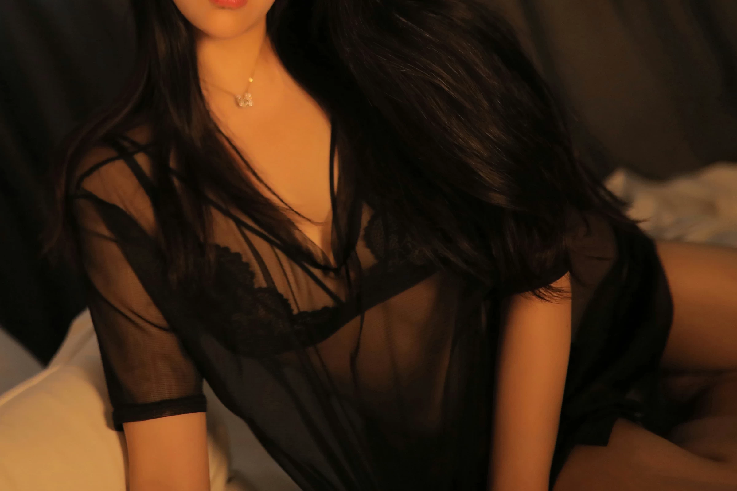 [YALAYI雅拉伊]No.325 半夜私语 婼茹 黑色透视情趣睡衣加黑色蕾丝内衣性感私房写真集第11张