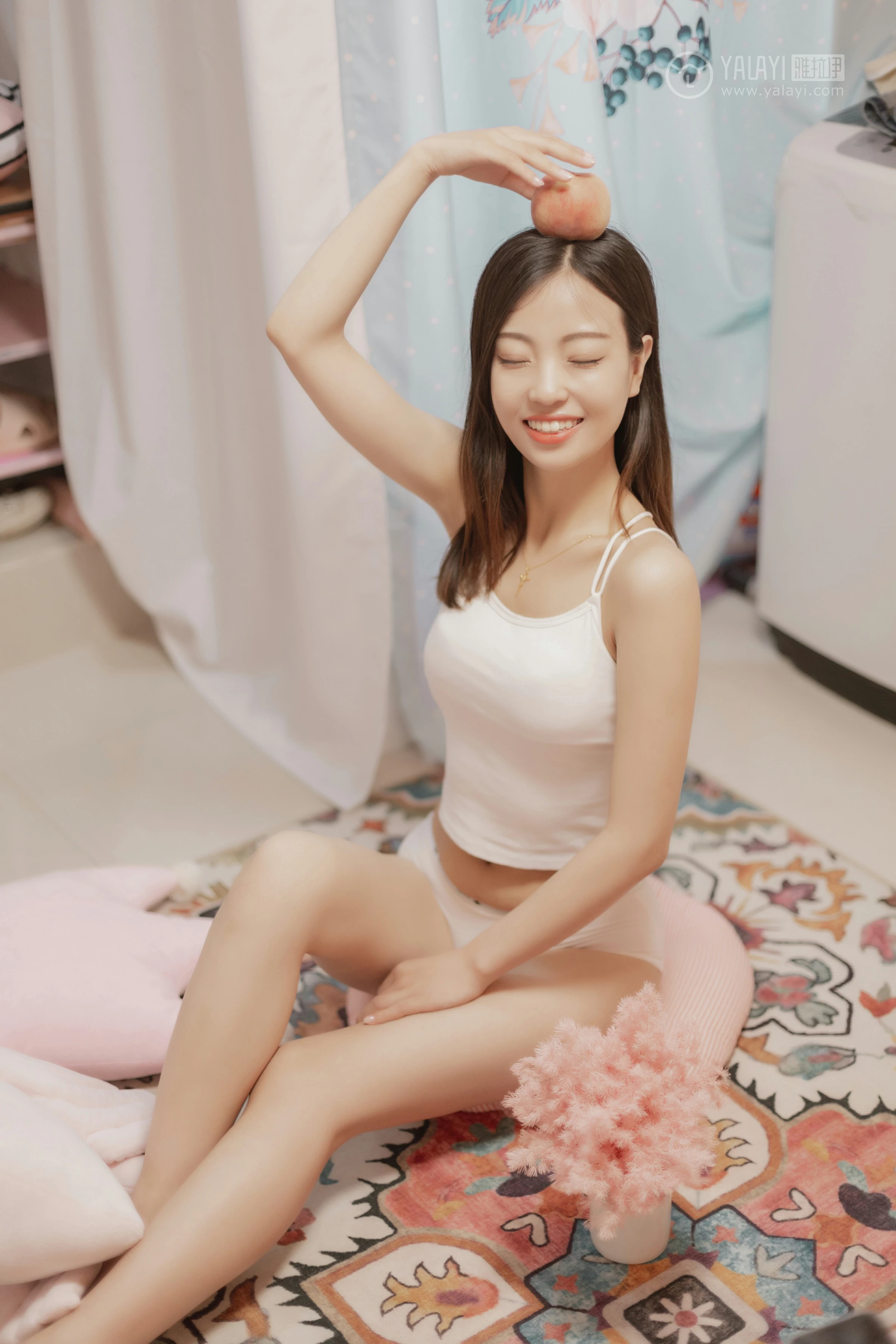 [YALAYI雅拉伊]No.327 粉色恋爱季 高若童 白色性感小背心加白色内衣居家私房写真集第9张