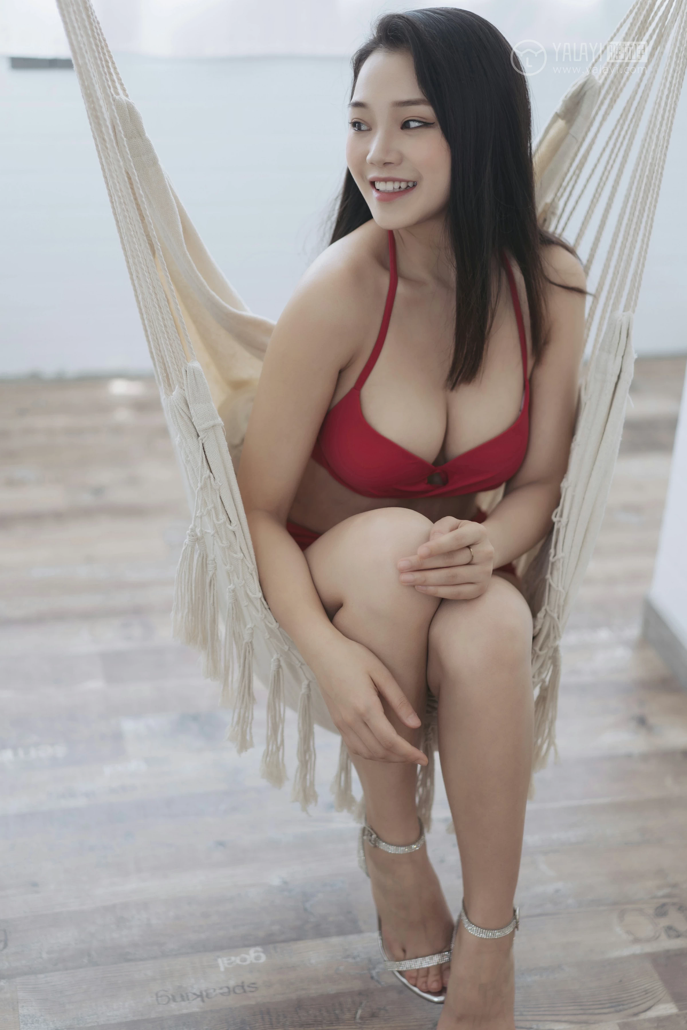 [YALAYI雅拉伊]No.339 假日 洋儿 红色内衣性感私房写真集第2张