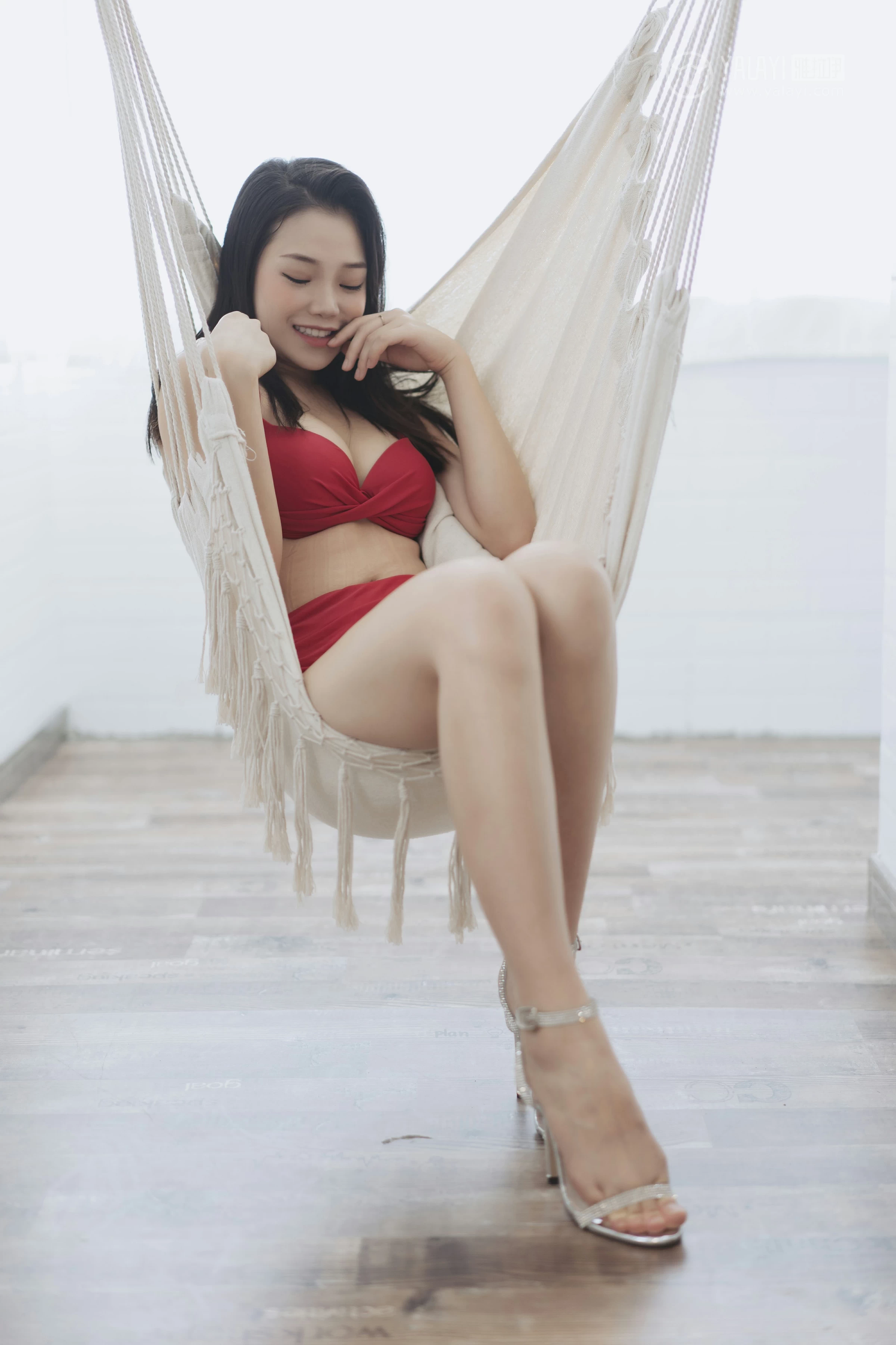 [YALAYI雅拉伊]No.339 假日 洋儿 红色内衣性感私房写真集第4张