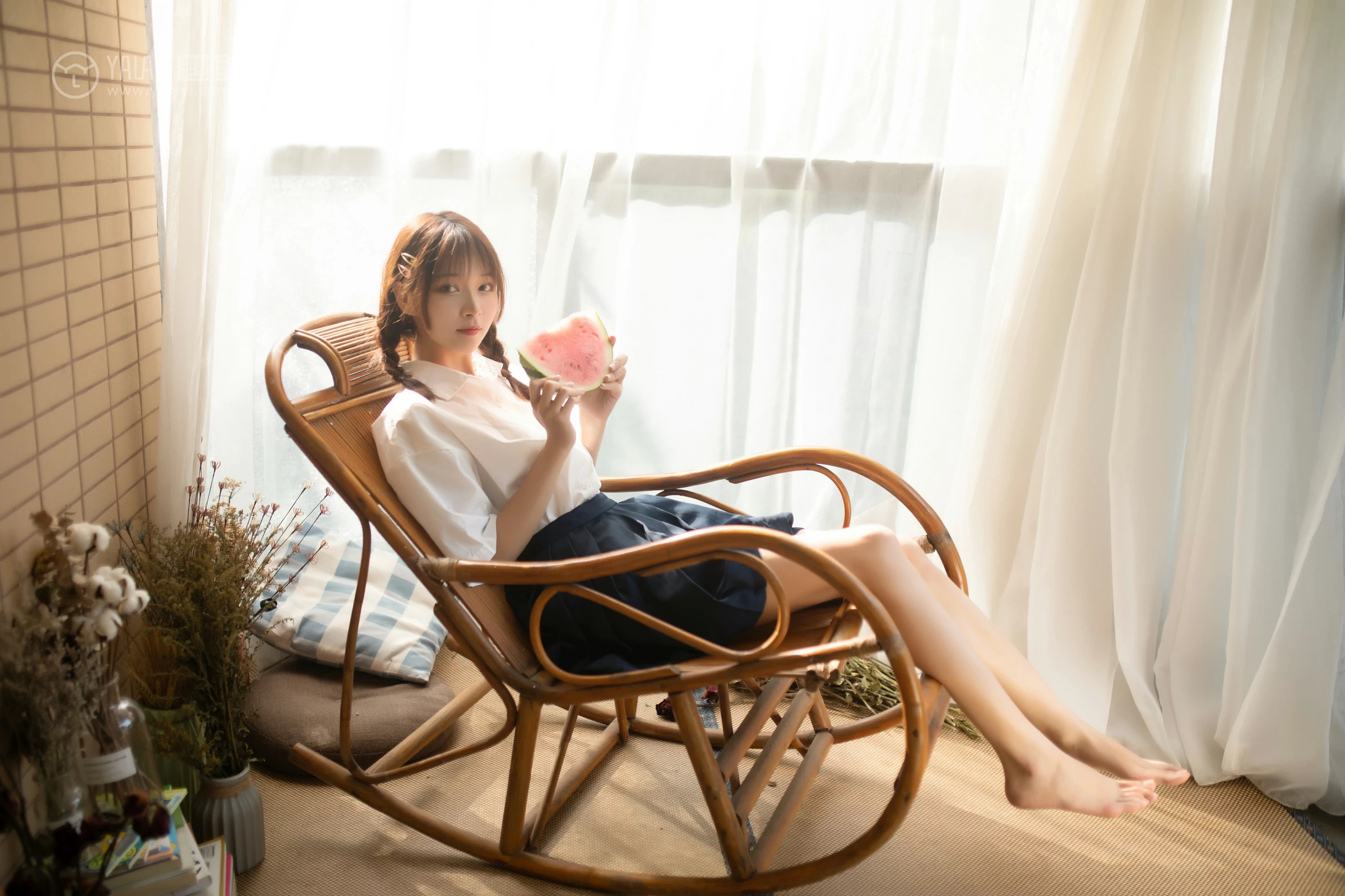 [YALAYI雅拉伊]No.342 与她的夏日恋爱 暄暄 白色衬衫加黑色短裙清纯可爱私房写真集第5张