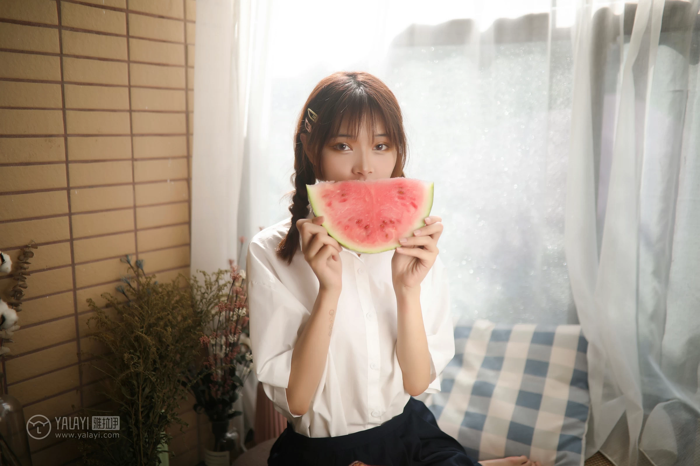 [YALAYI雅拉伊]No.342 与她的夏日恋爱 暄暄 白色衬衫加黑色短裙清纯可爱私房写真集第10张