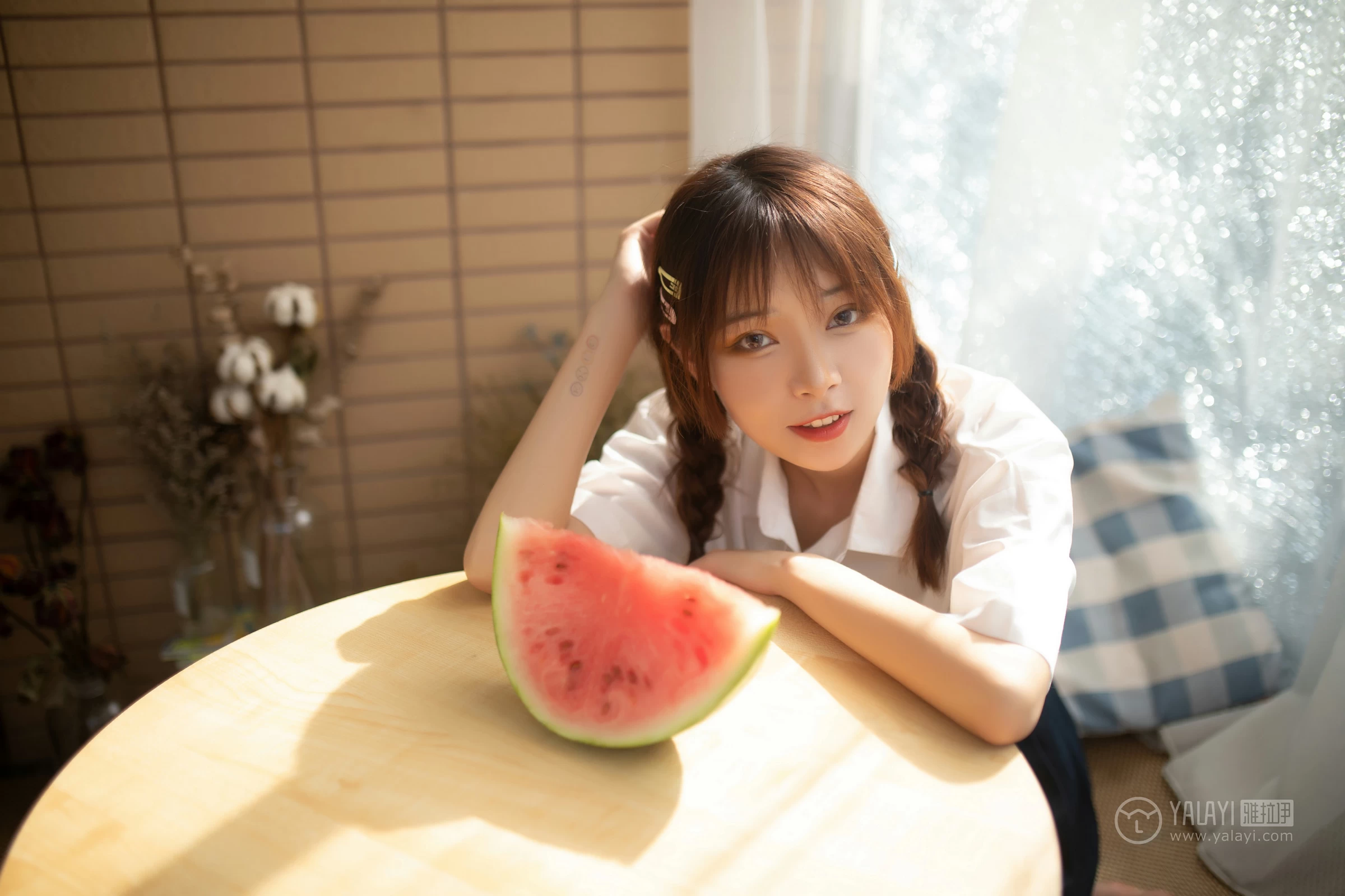 [YALAYI雅拉伊]No.342 与她的夏日恋爱 暄暄 白色衬衫加黑色短裙清纯可爱私房写真集第11张