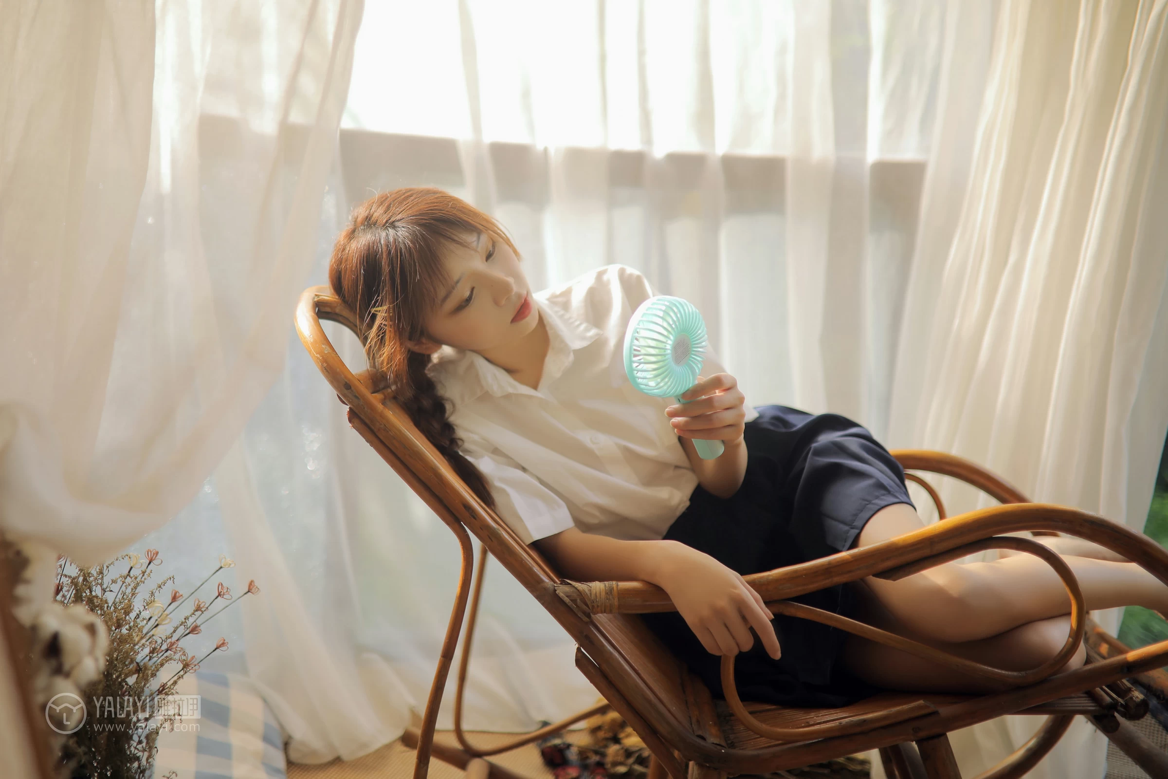 [YALAYI雅拉伊]No.342 与她的夏日恋爱 暄暄 白色衬衫加黑色短裙清纯可爱私房写真集第13张