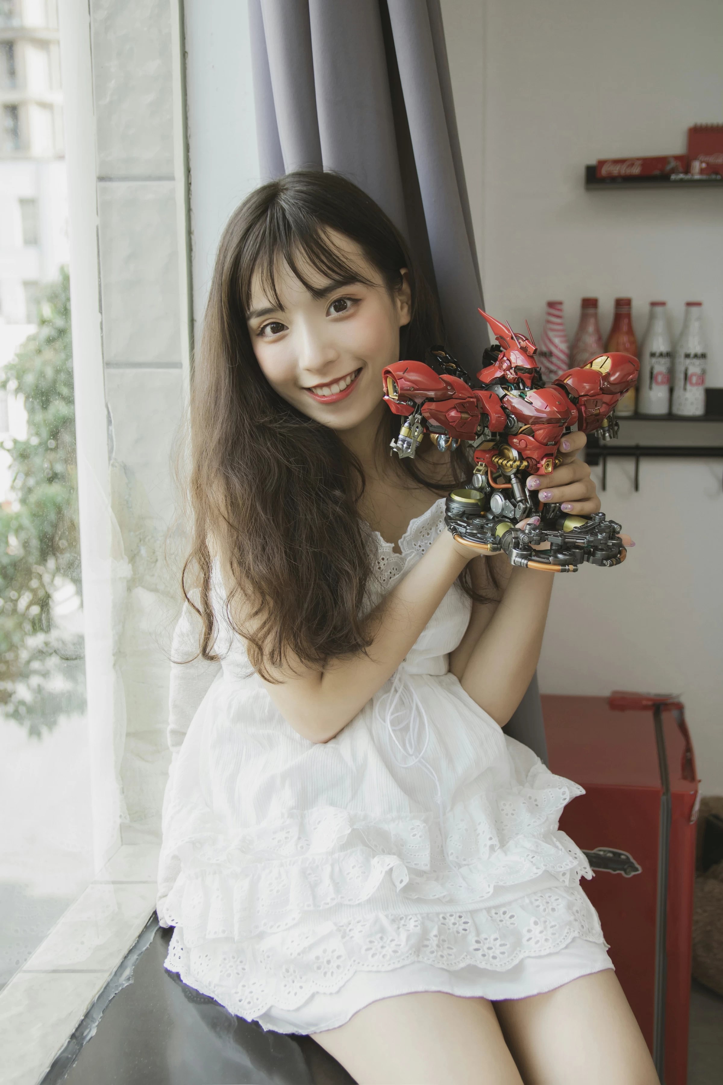 [YALAYI雅拉伊]No.357 我的高达女友 阿橙 白色吊带蕾丝连衣裙清纯可爱私房写真集第8张