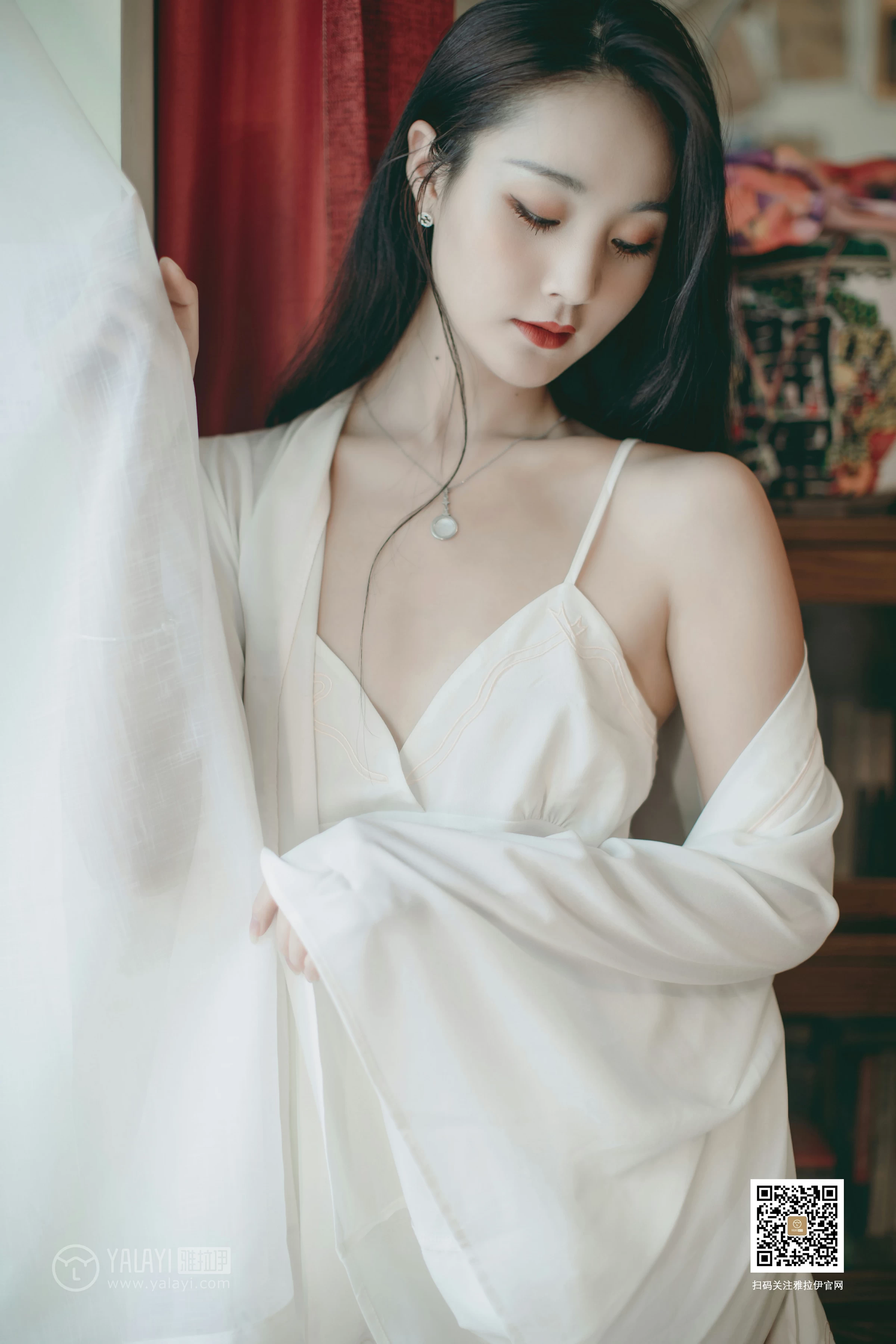 [YALAYI雅拉伊]No.361 Elegant 项兴咏 白色睡衣加白色吊带内衣性感私房写真集第10张