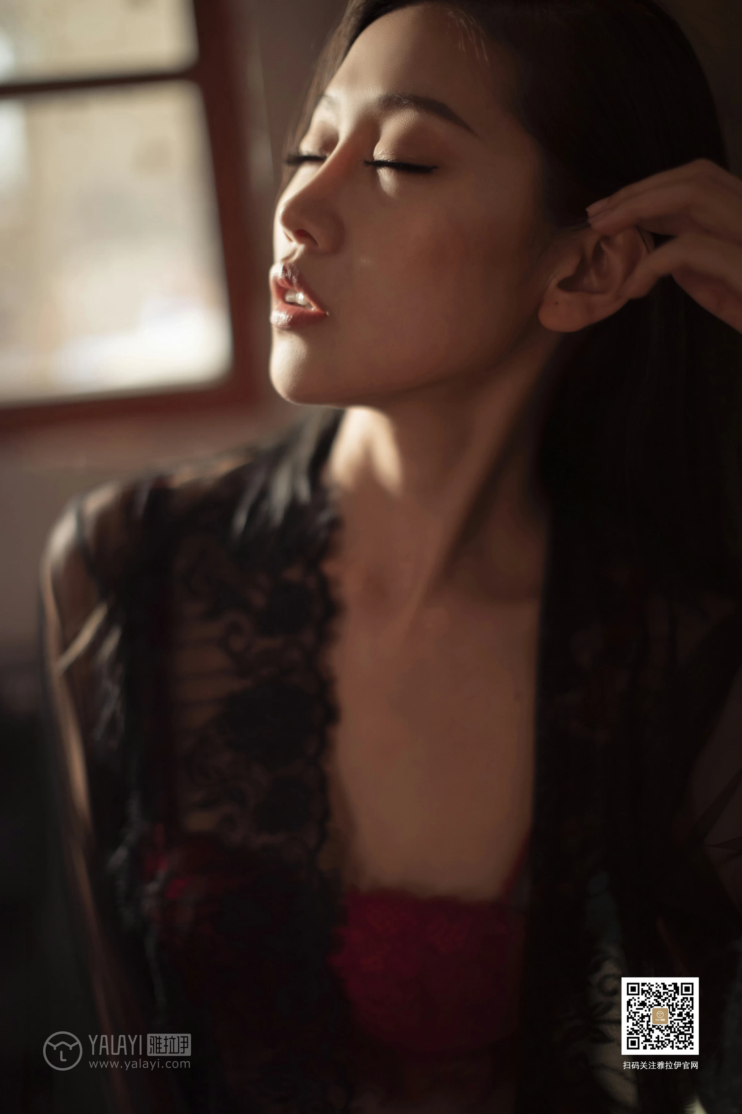 [YALAYI雅拉伊]No.368 梦醒时分 图雅 黑色透视情趣睡衣加红色蕾丝内衣性感私房写真集第15张