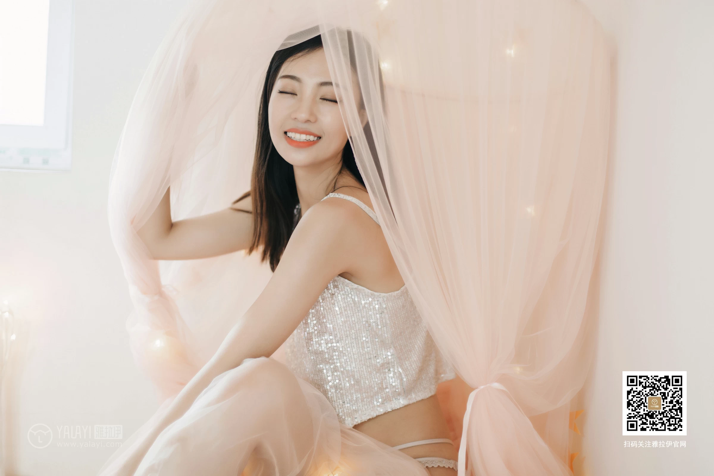 [YALAYI雅拉伊]No.374 心动的信号 高若童 银色性感小背心加白色情趣内裤私房写真集第7张