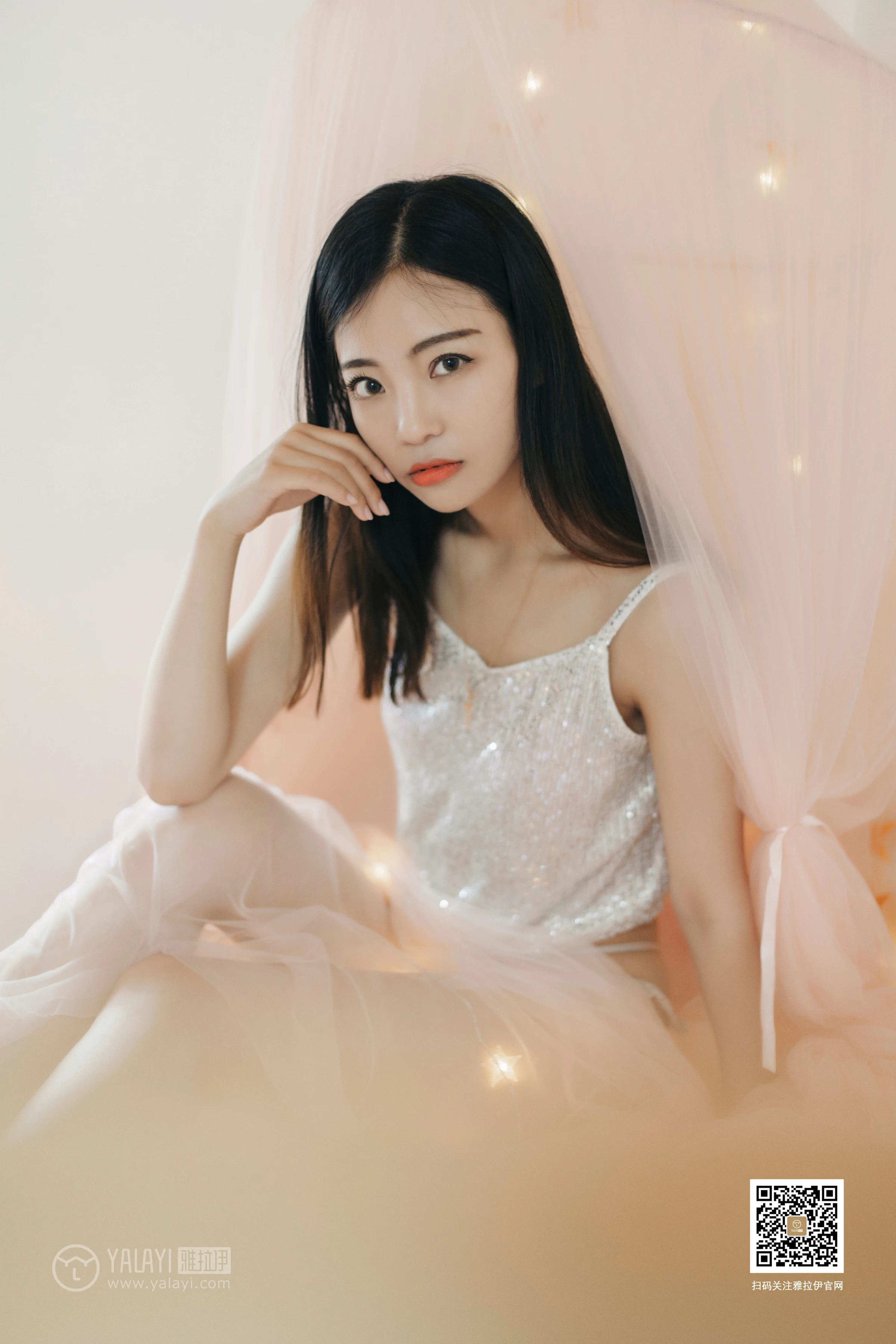 [YALAYI雅拉伊]No.374 心动的信号 高若童 银色性感小背心加白色情趣内裤私房写真集第8张