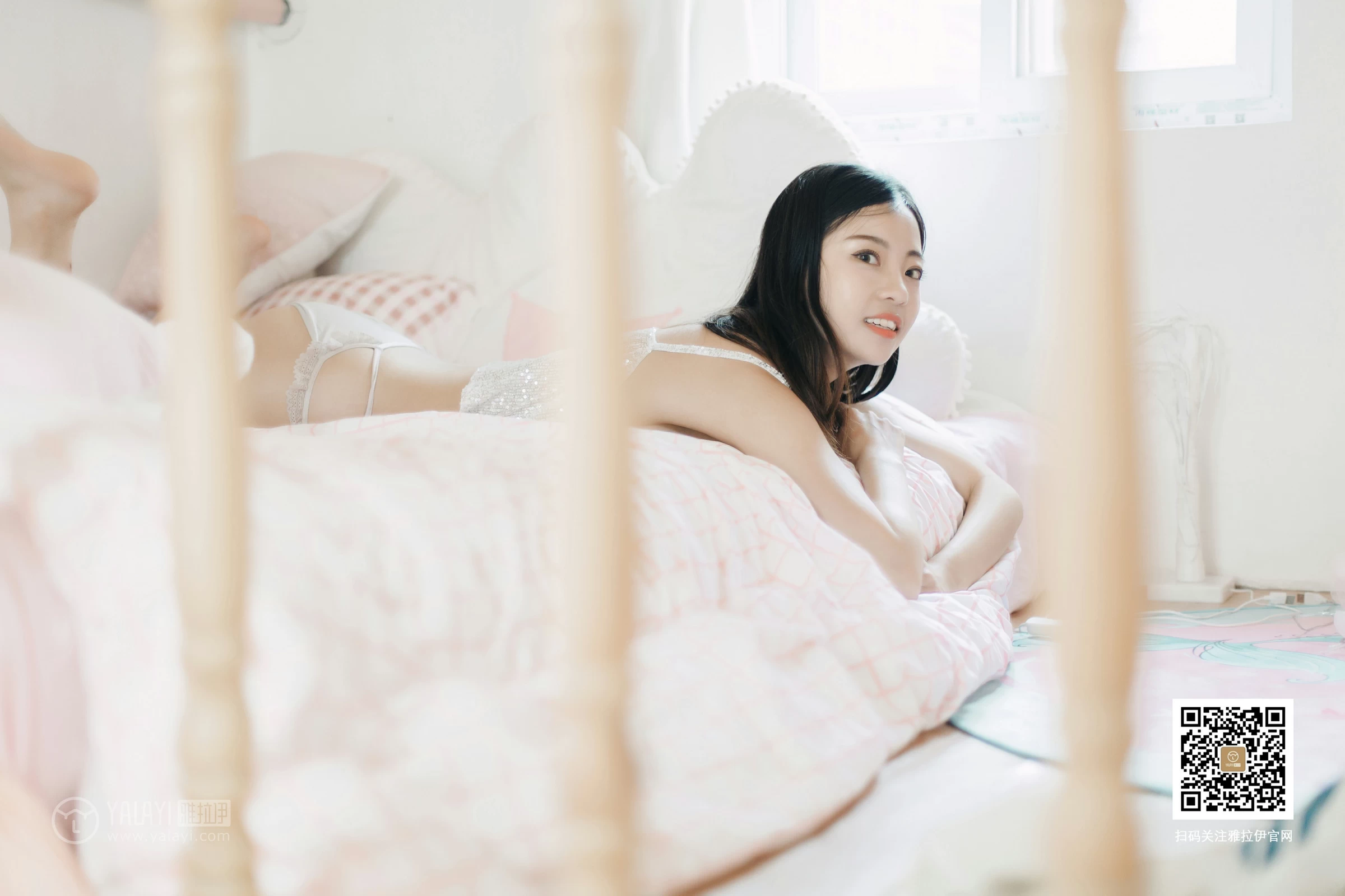 [YALAYI雅拉伊]No.374 心动的信号 高若童 银色性感小背心加白色情趣内裤私房写真集第16张