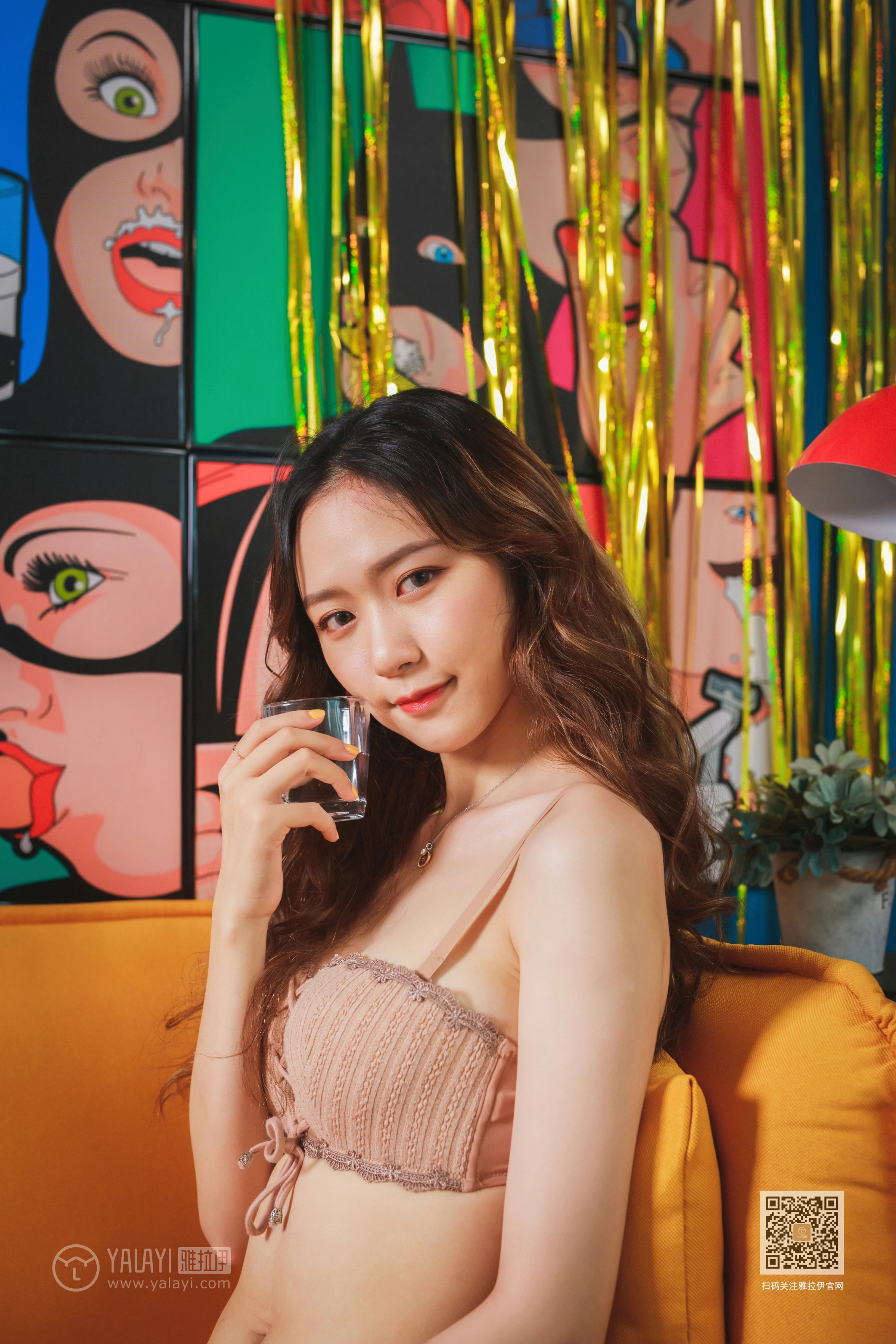 [YALAYI雅拉伊]Vol.403 我的野蛮女友 晓琳 粉色性感内衣居家私房写真集第2张