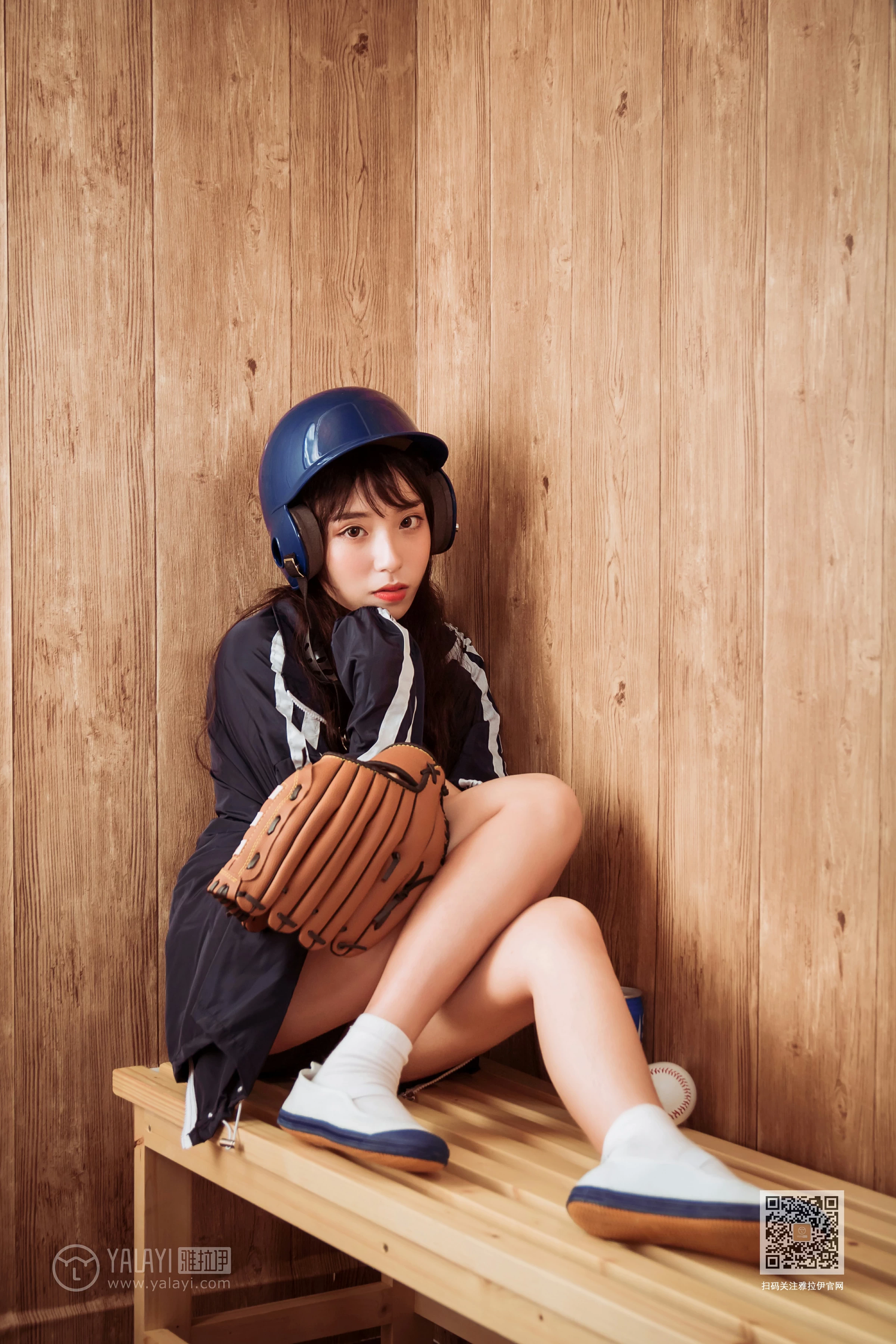[YALAYI雅拉伊]Vol.407 美女棒球手 阿橙 白色短袖加蓝色短裤性感私房写真集第3张