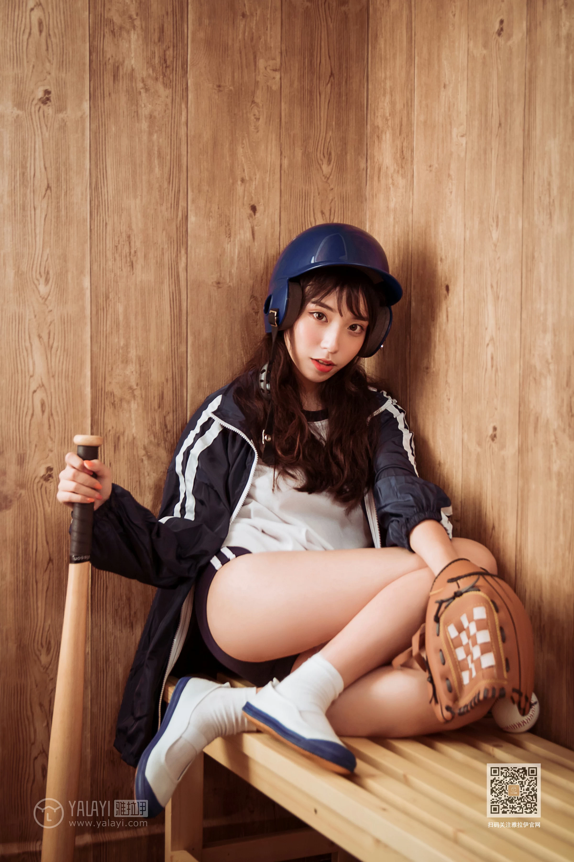[YALAYI雅拉伊]Vol.407 美女棒球手 阿橙 白色短袖加蓝色短裤性感私房写真集第4张