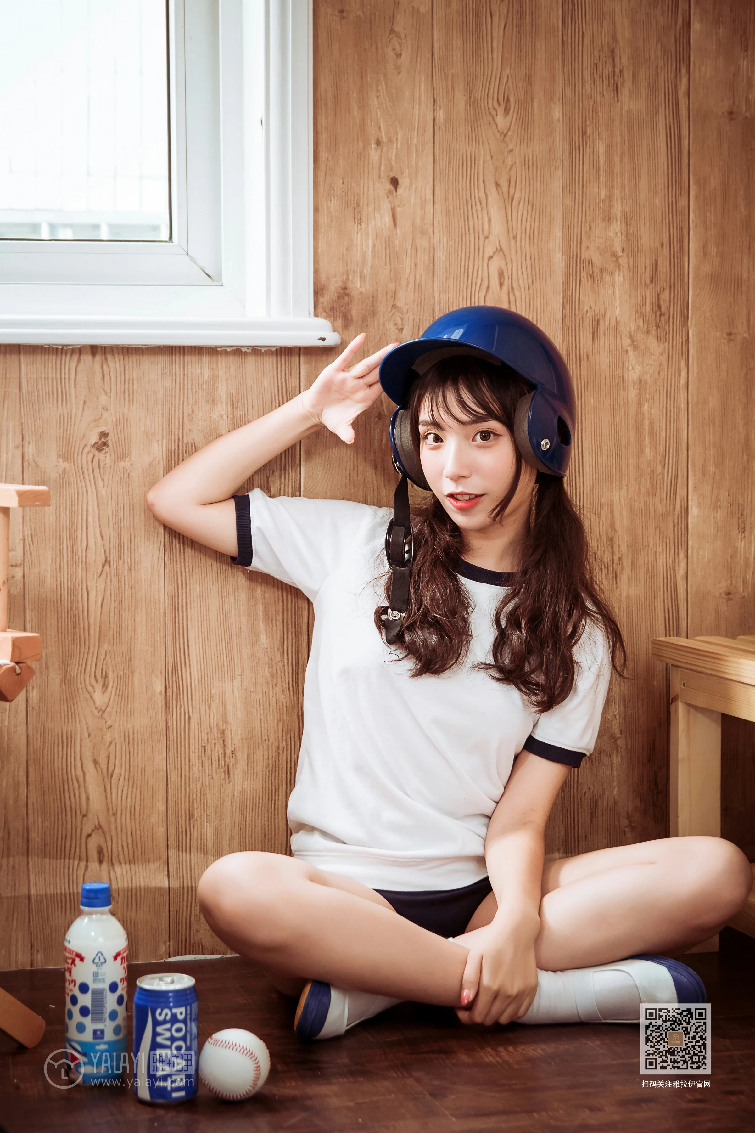 [YALAYI雅拉伊]Vol.407 美女棒球手 阿橙 白色短袖加蓝色短裤性感私房写真集第7张