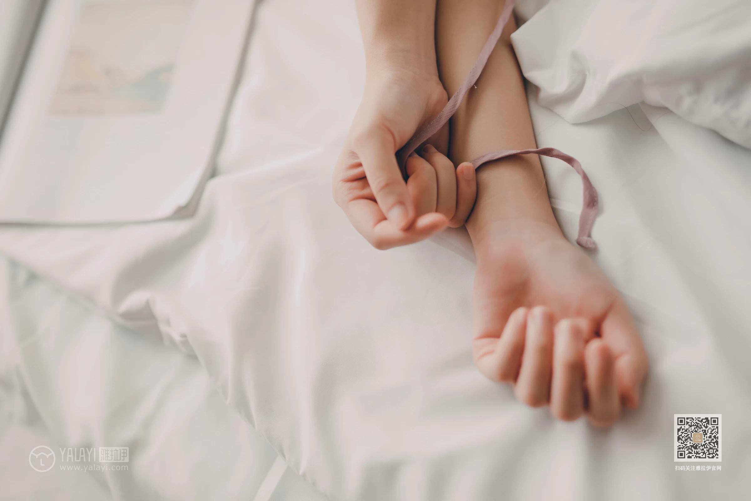 [YALAYI雅拉伊]Vol.414 缠绵 倪倪 棕色吊带睡衣裙居家性感私房写真集第7张