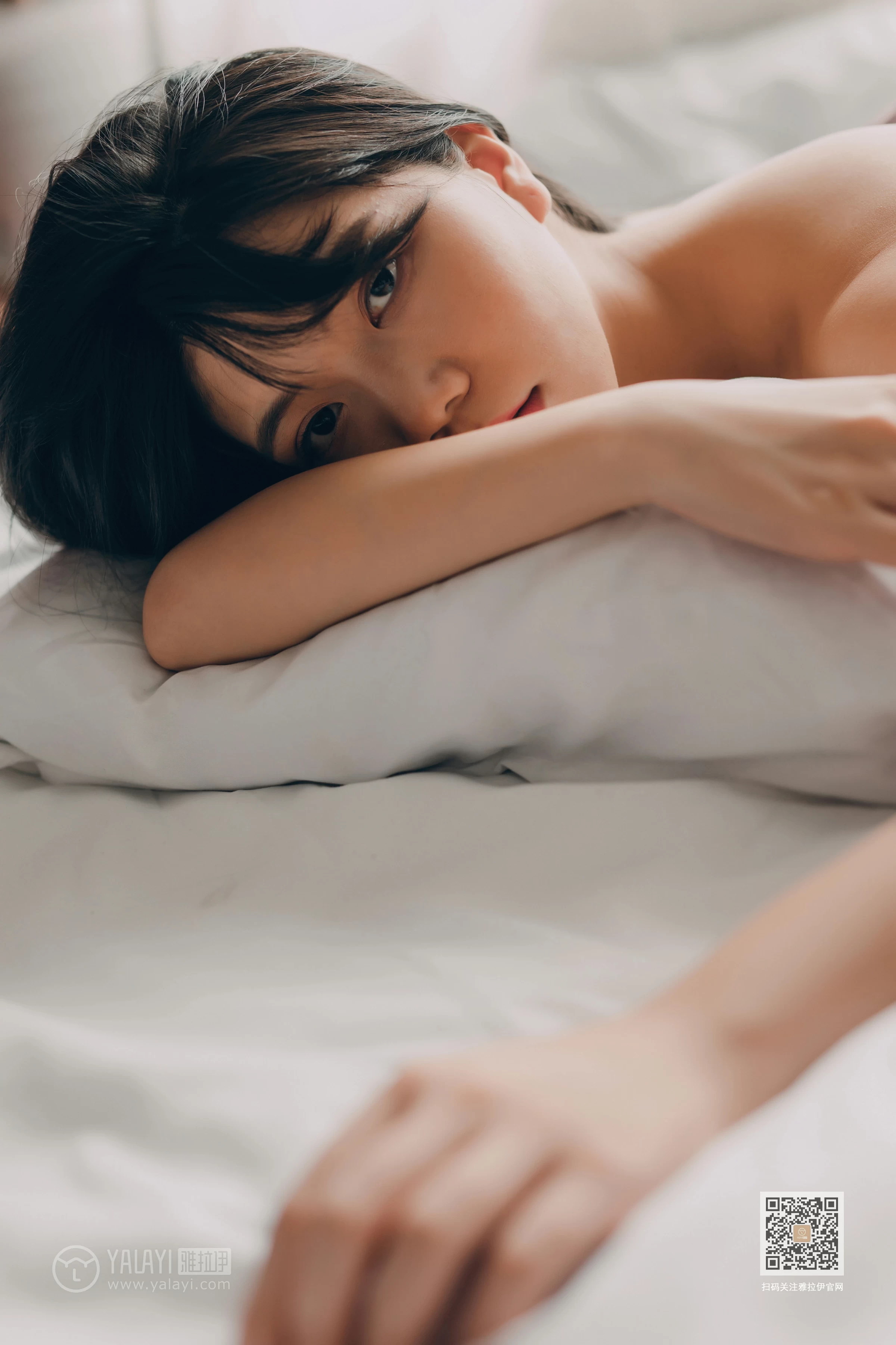 [YALAYI雅拉伊]Vol.414 缠绵 倪倪 棕色吊带睡衣裙居家性感私房写真集第14张