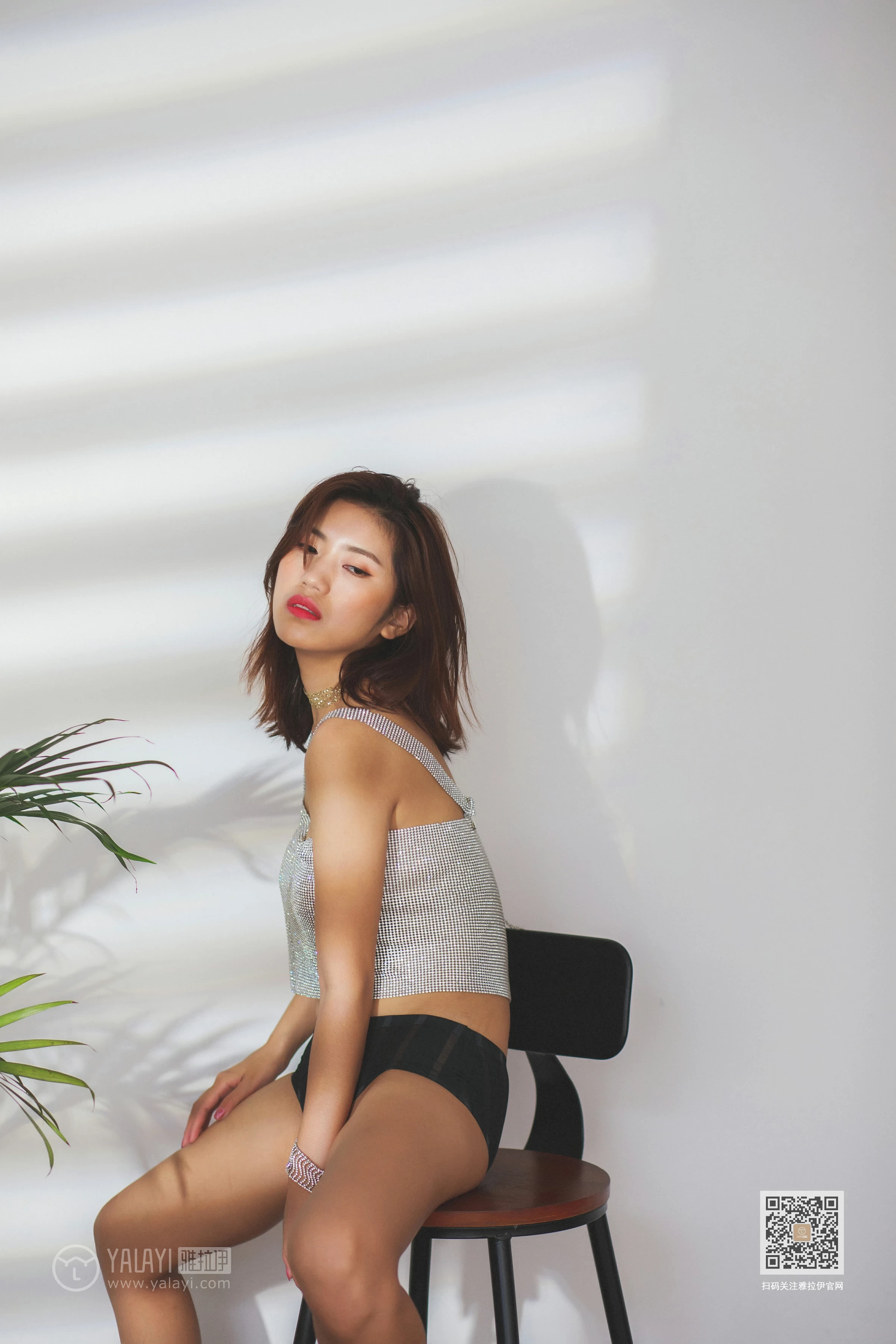 [YALAYI雅拉伊]Vol.420 金缕衣 小小 银色镂空内衣性感私房写真集第9张