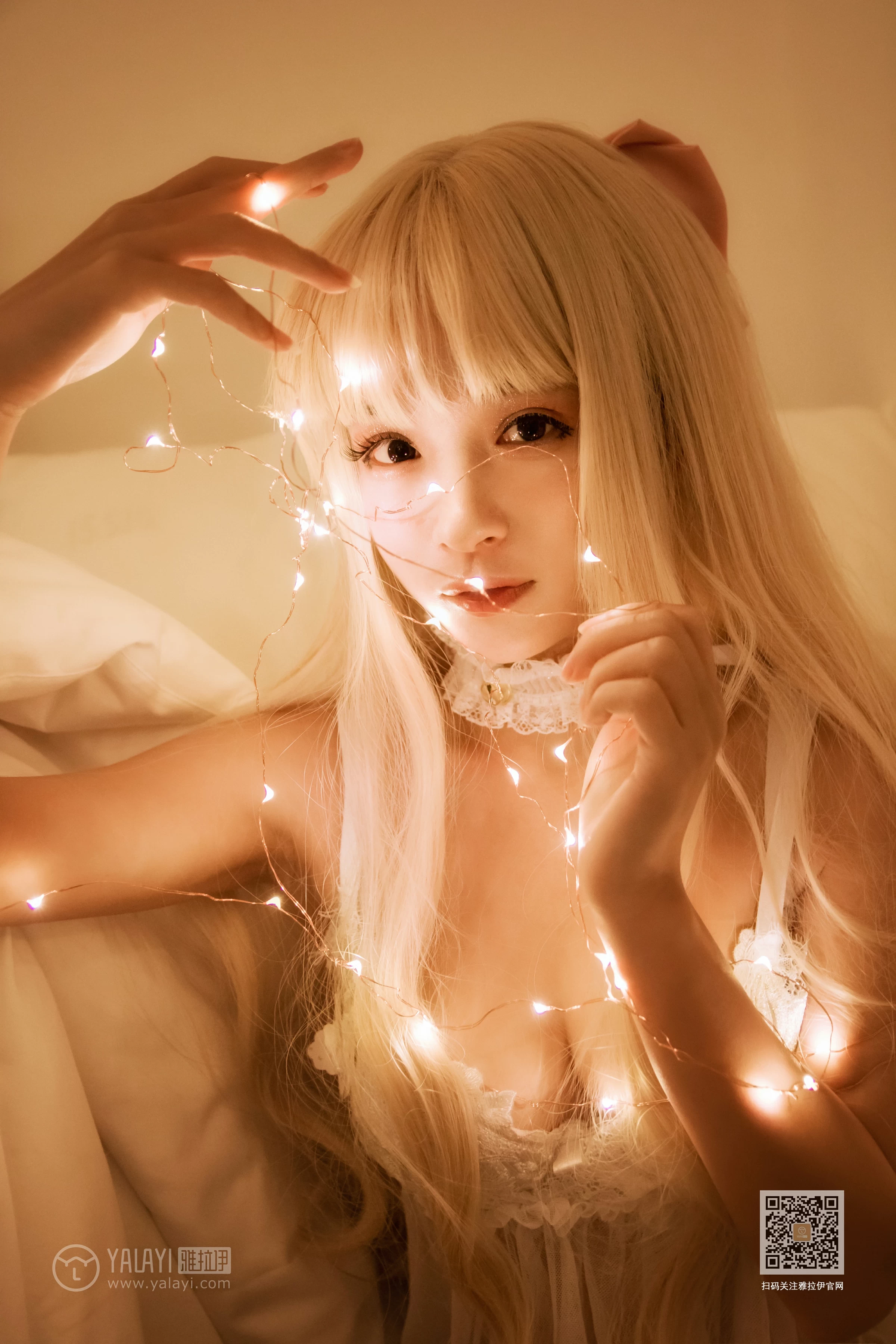 [YALAYI雅拉伊]Vol.425 异世界少女 艾丽 白色透视内衣裙加白色丝袜美腿性感私房写真集第14张