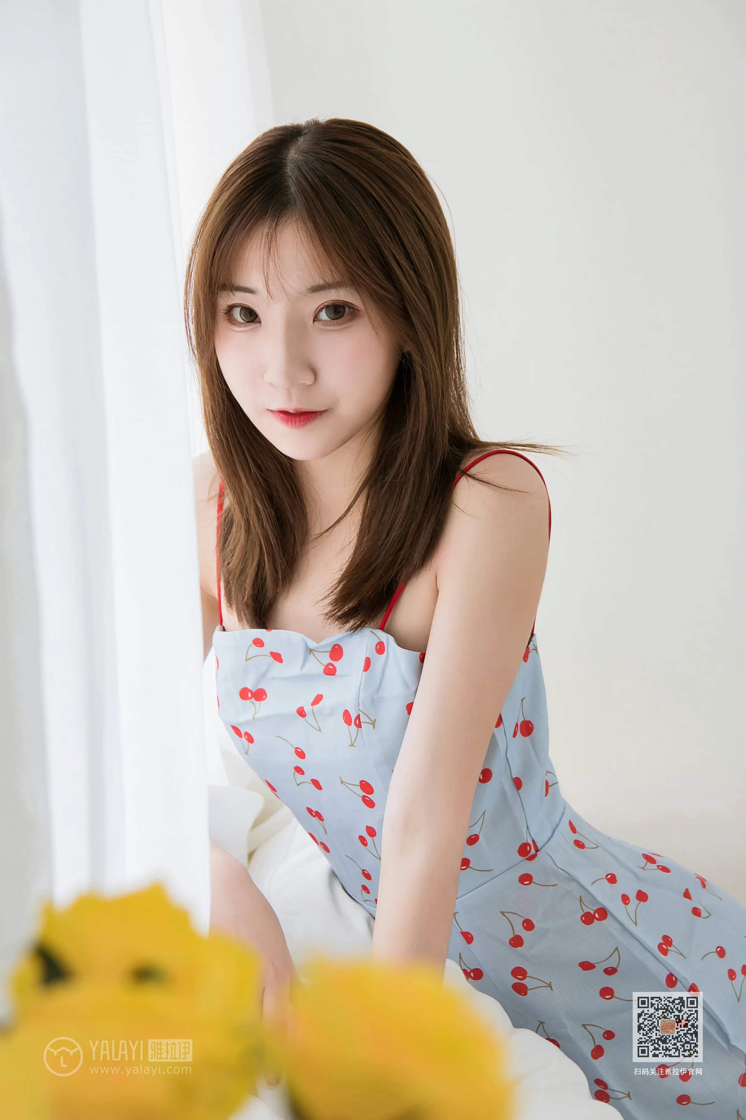 [YALAYI雅拉伊]Vol.440 清纯姐妹花 大乔 小乔 吊带连身裙居家性感私房写真集第10张