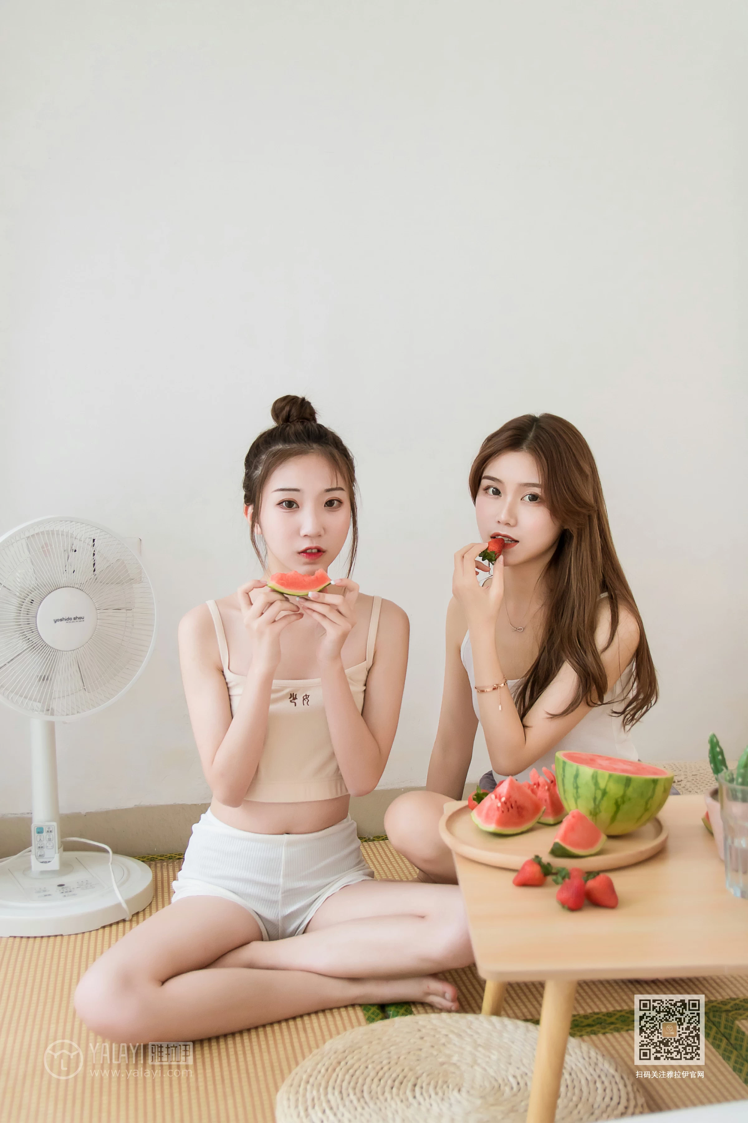 [YALAYI雅拉伊]Vol.486 妹妹来了 大乔&小乔 性感小背心加安全短裤私房写真集第9张