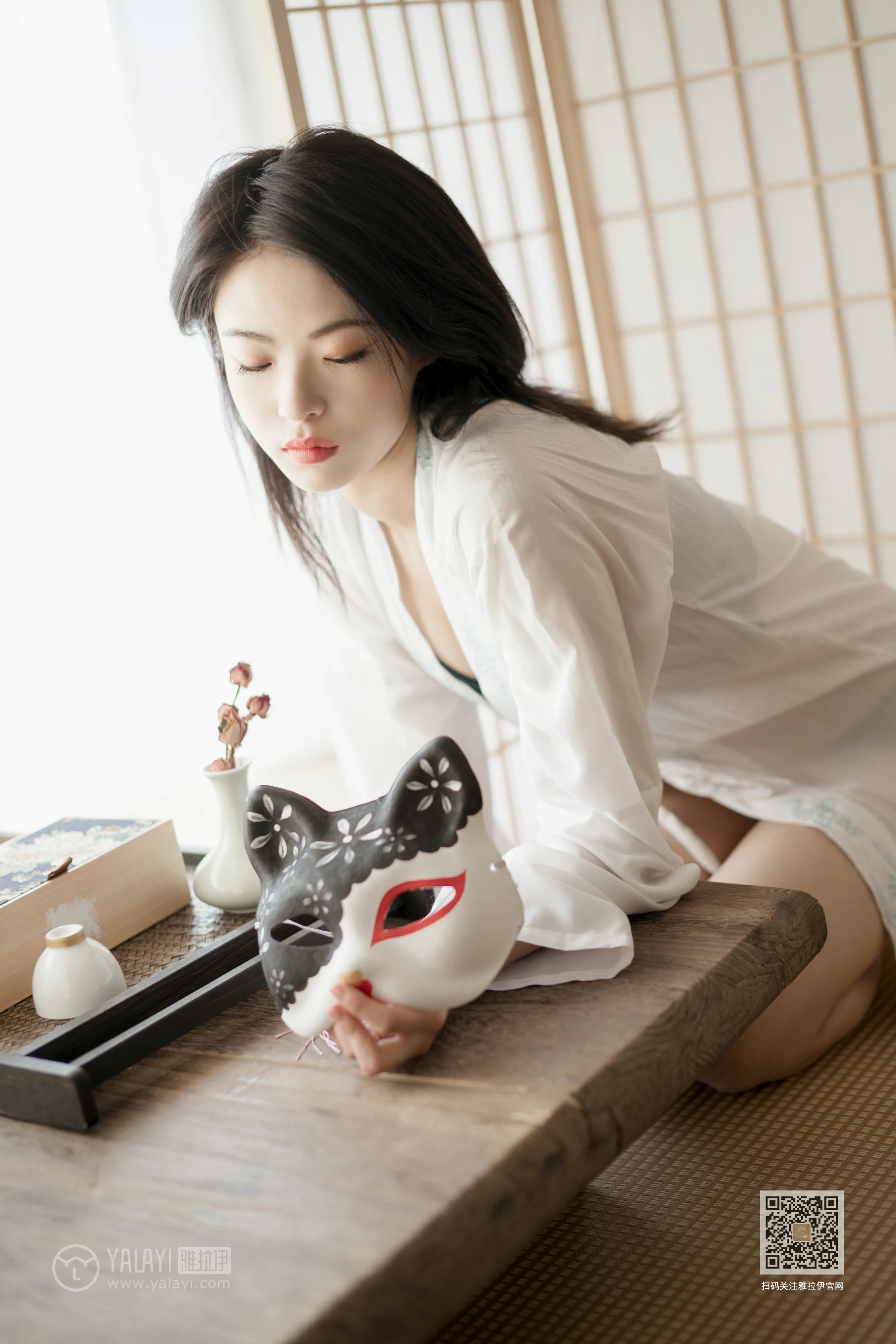 [YALAYI雅拉伊]Vol.492 和风猫女 含嫣 白色透视睡衣加蓝色蕾丝内衣性感私房写真集第5张